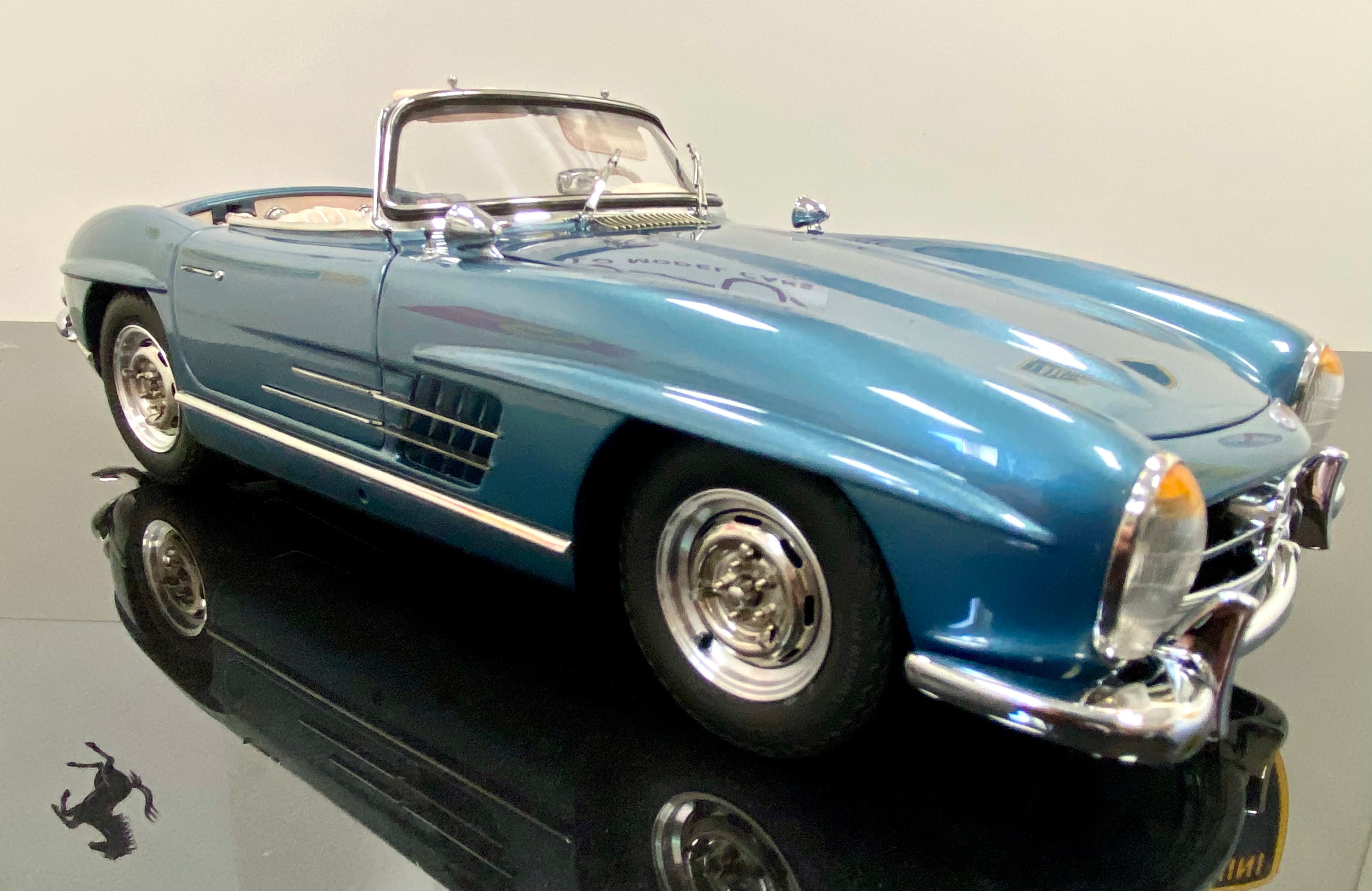 CMC 1:18 Mercedes 300SL M283 Blue with removable hardtop