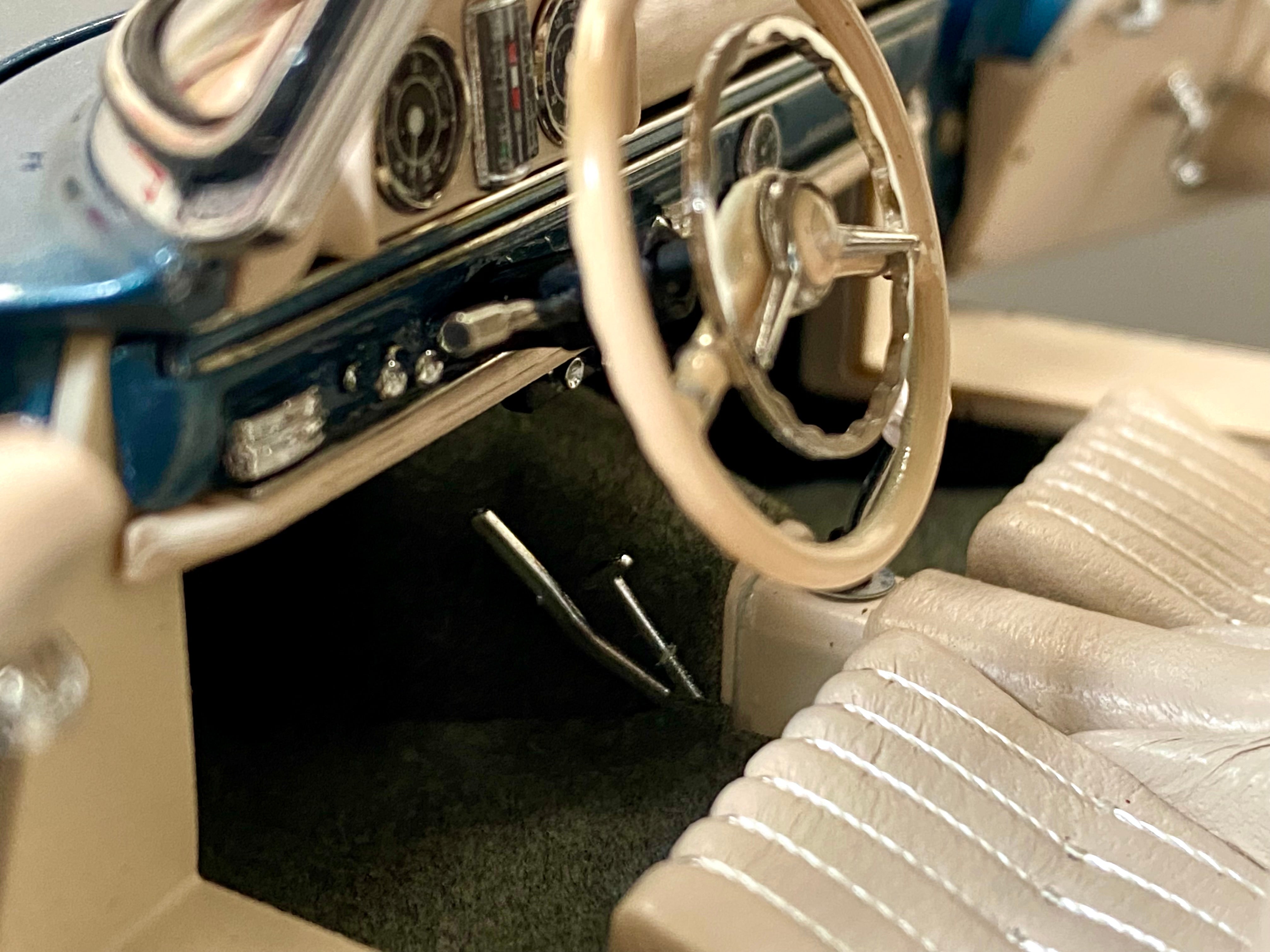 CMC 1:18 Mercedes 300SL M283 Blue with removable hardtop