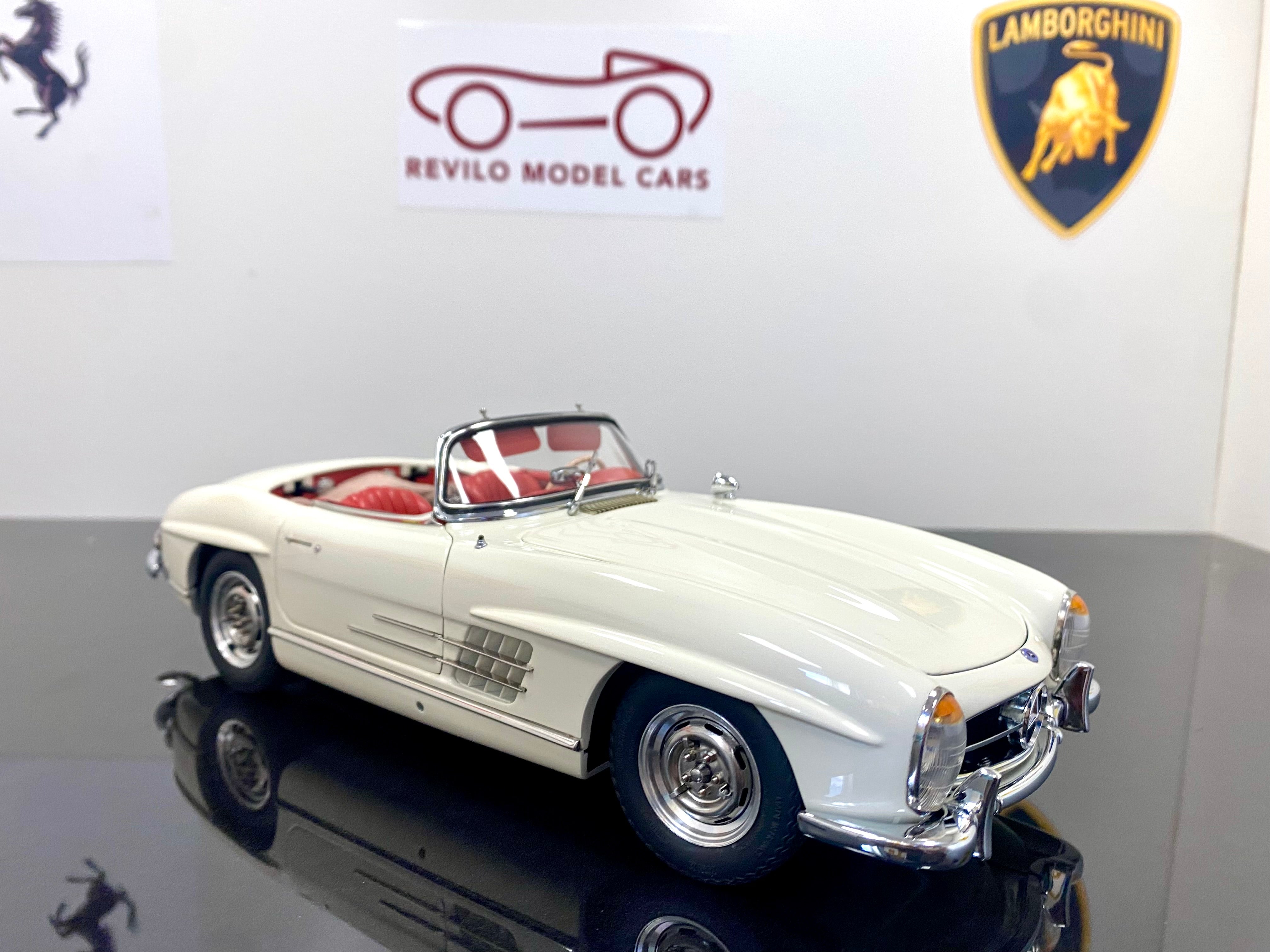 CMC 1:18 scale Mercedes 300SL M284 White with removable hardtop