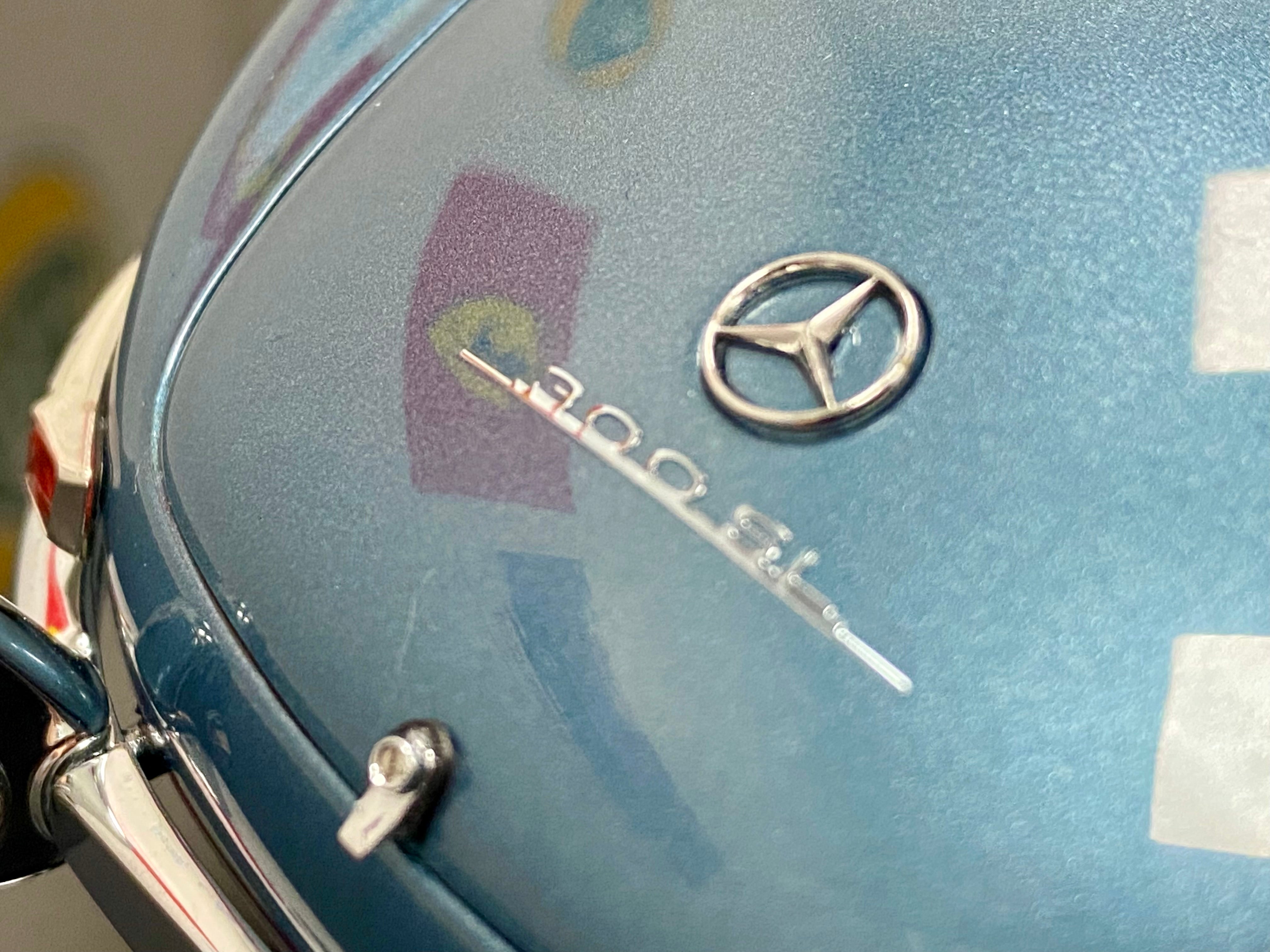 CMC 1:18 Mercedes 300SL M283 Blue with removable hardtop