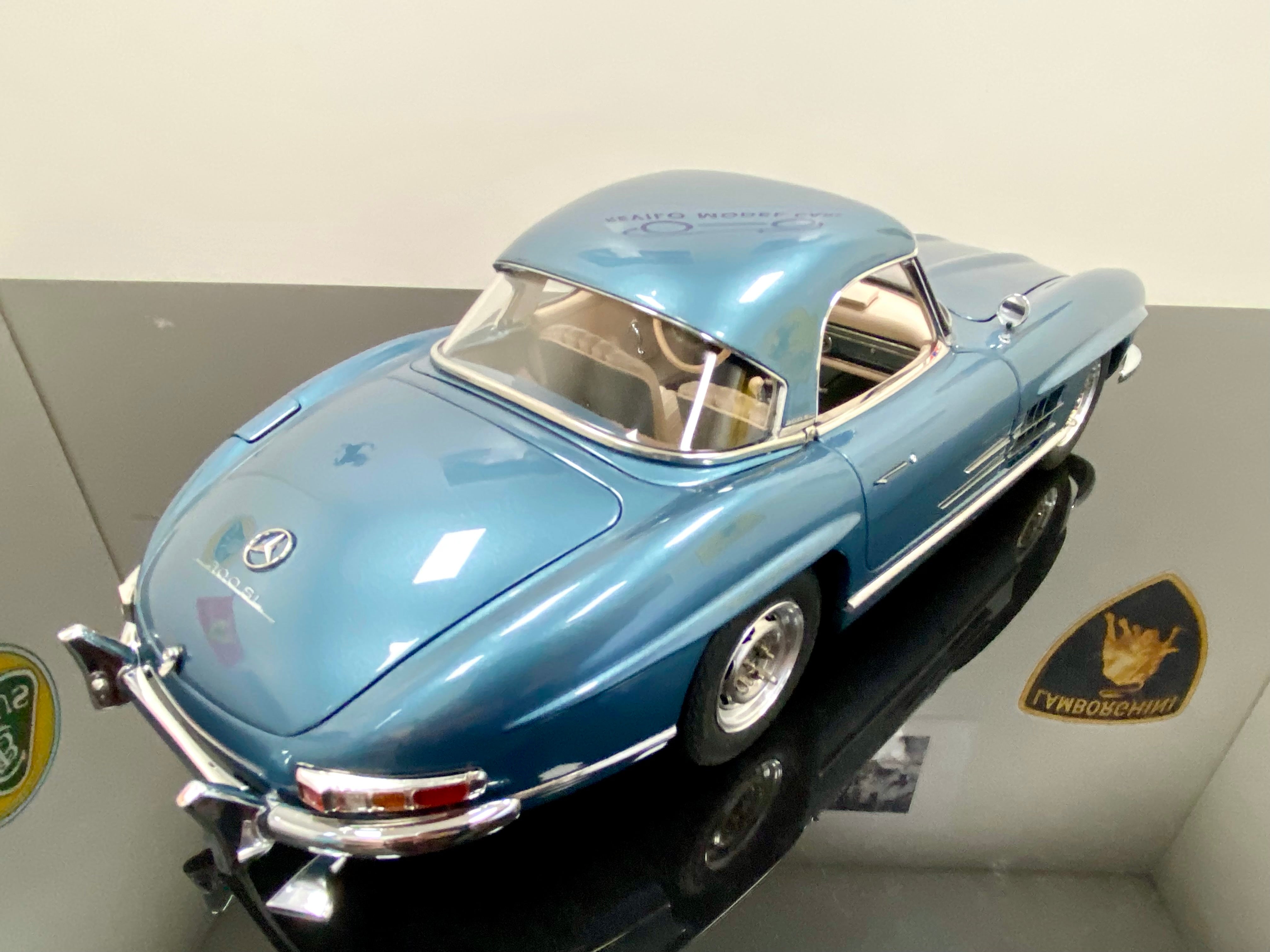CMC 1:18 Mercedes 300SL M283 Blue with removable hardtop