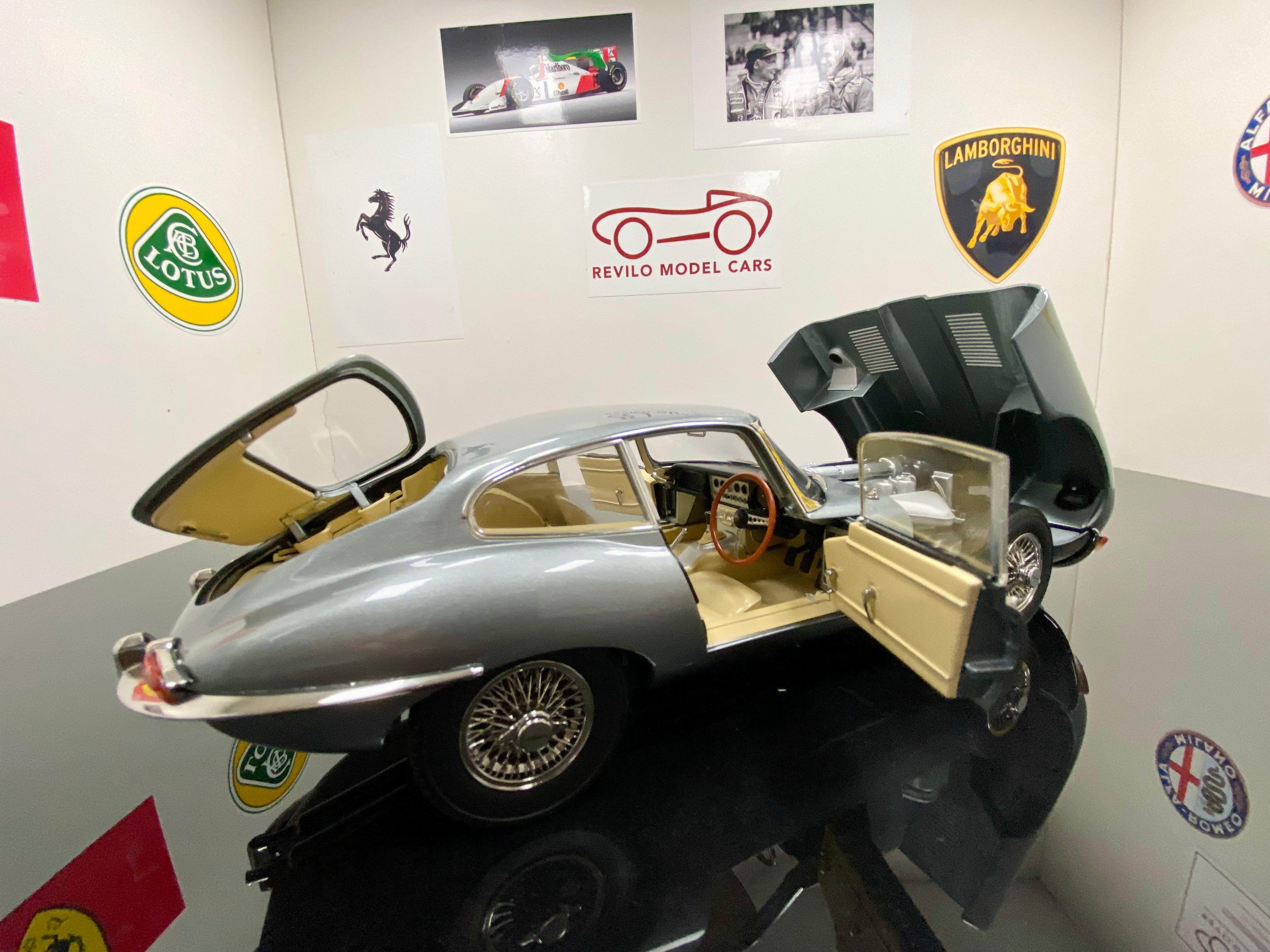 Jaguar E Type series 1 FHC 1:18 scale