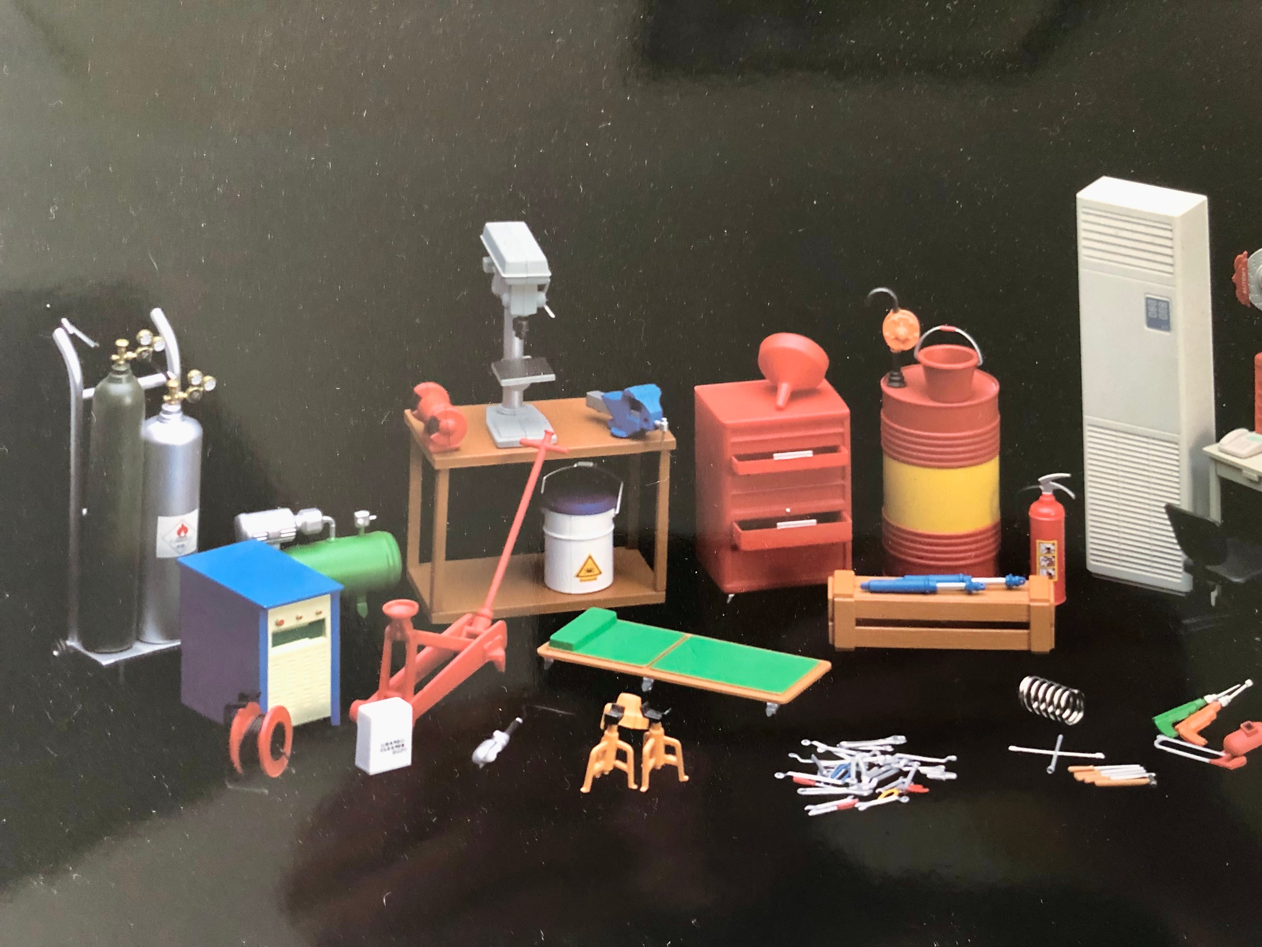Garage/Workshop Diorama set 1:18 scale
