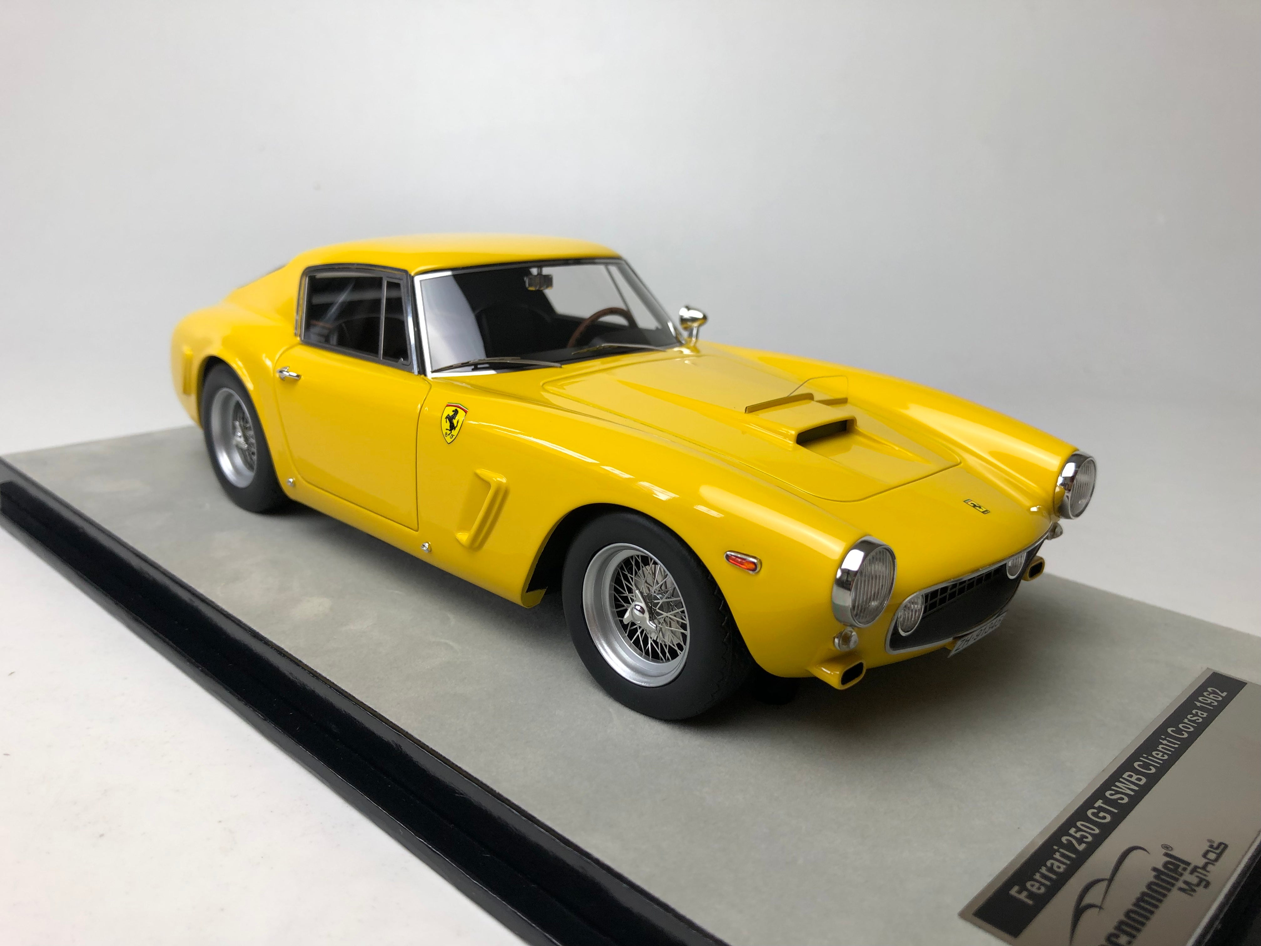 Ferrari 250 SWB Competizione Giallo Modena 1:18 scale