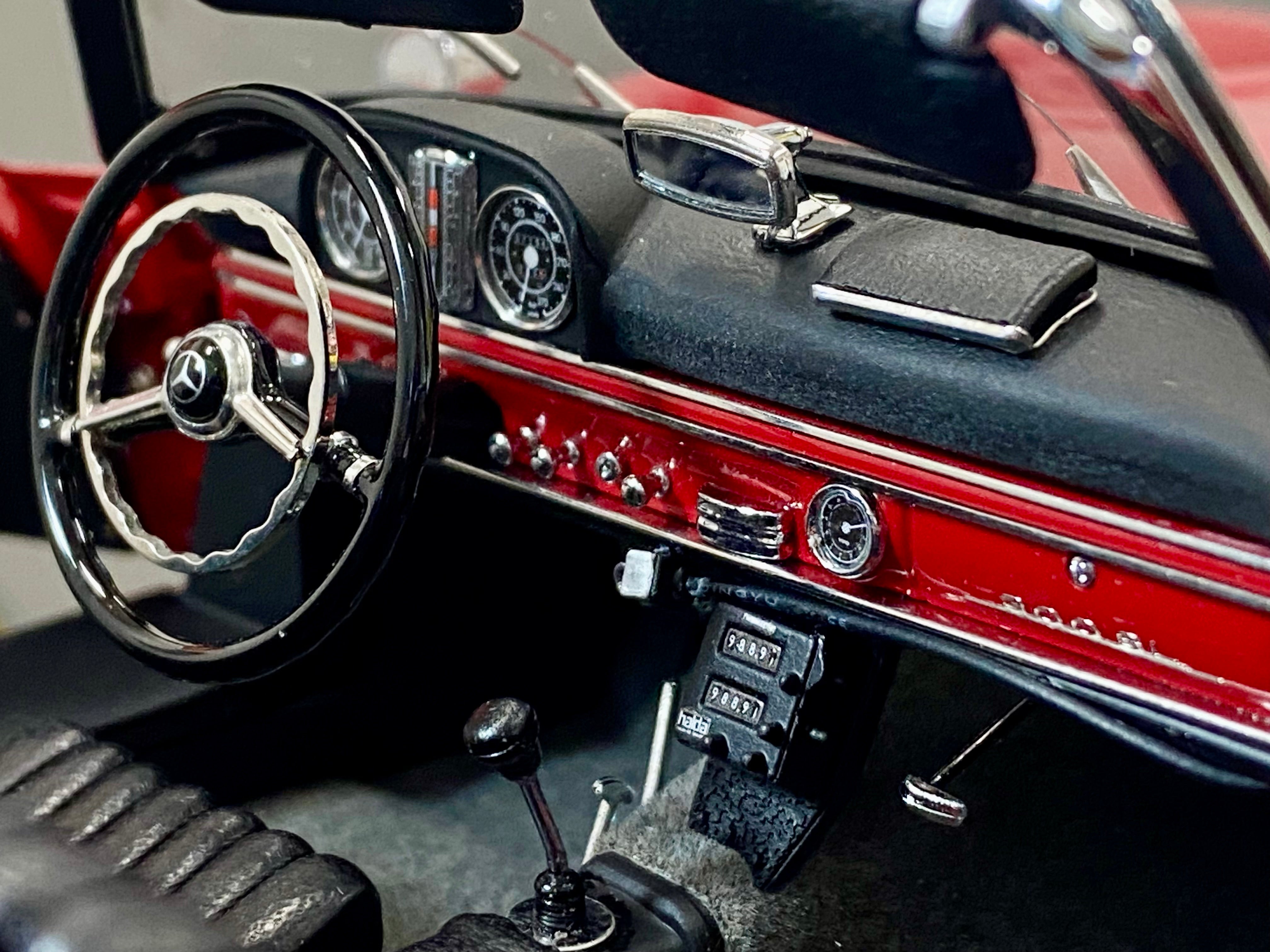 CMC 1:18 Mercedes 300 SL Roadster open top M282