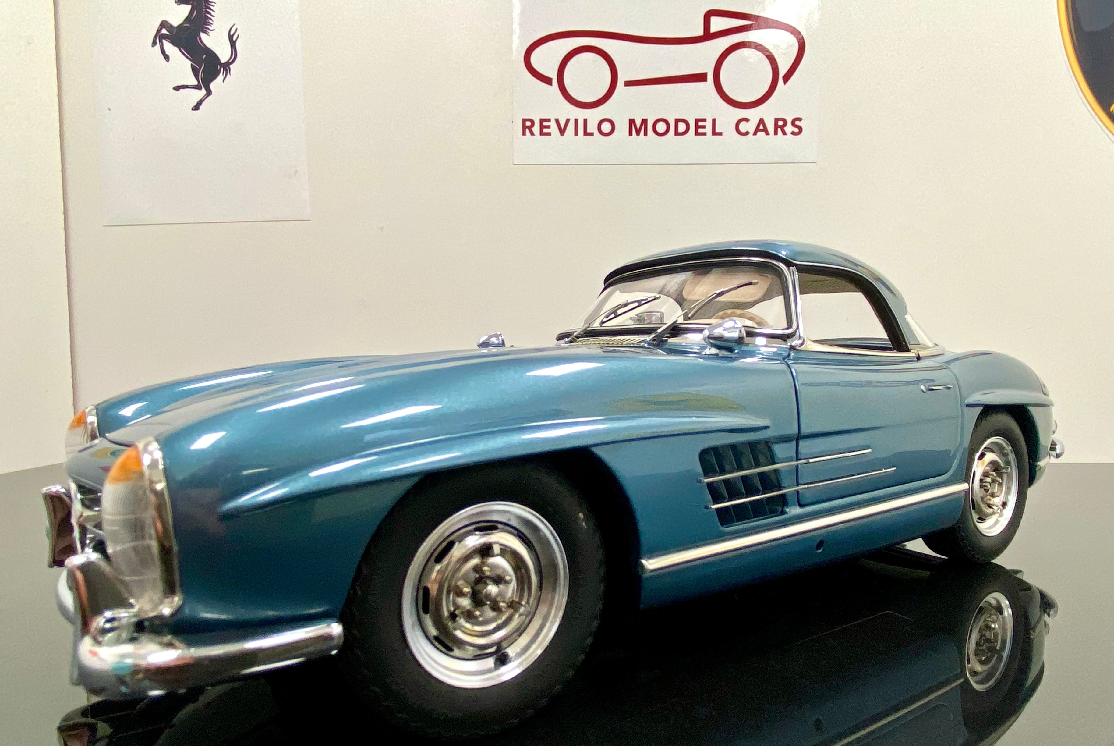 CMC 1:18 Mercedes 300SL M283 Blue with removable hardtop
