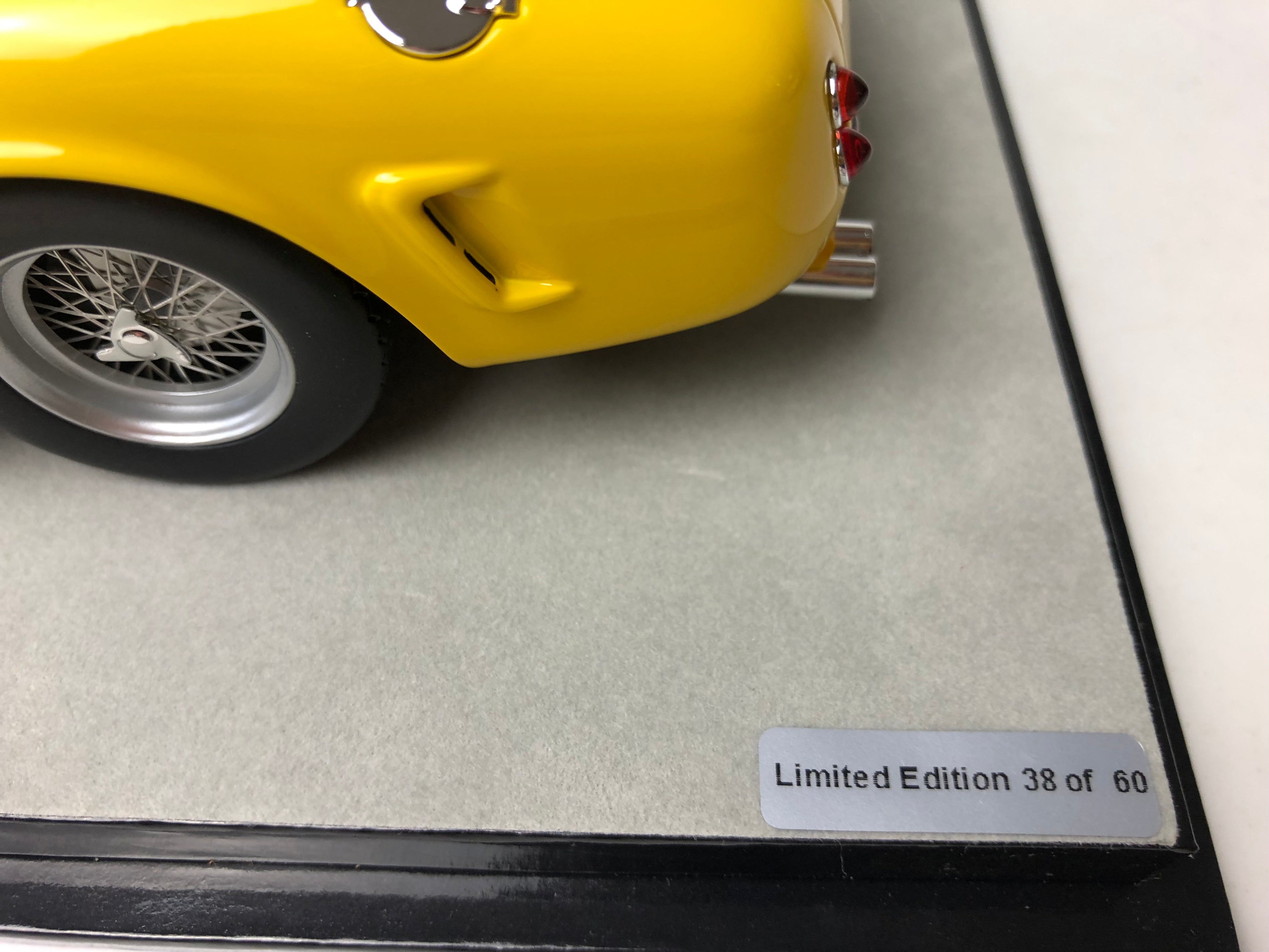 Ferrari 250 SWB Competizione Giallo Modena 1:18 scale