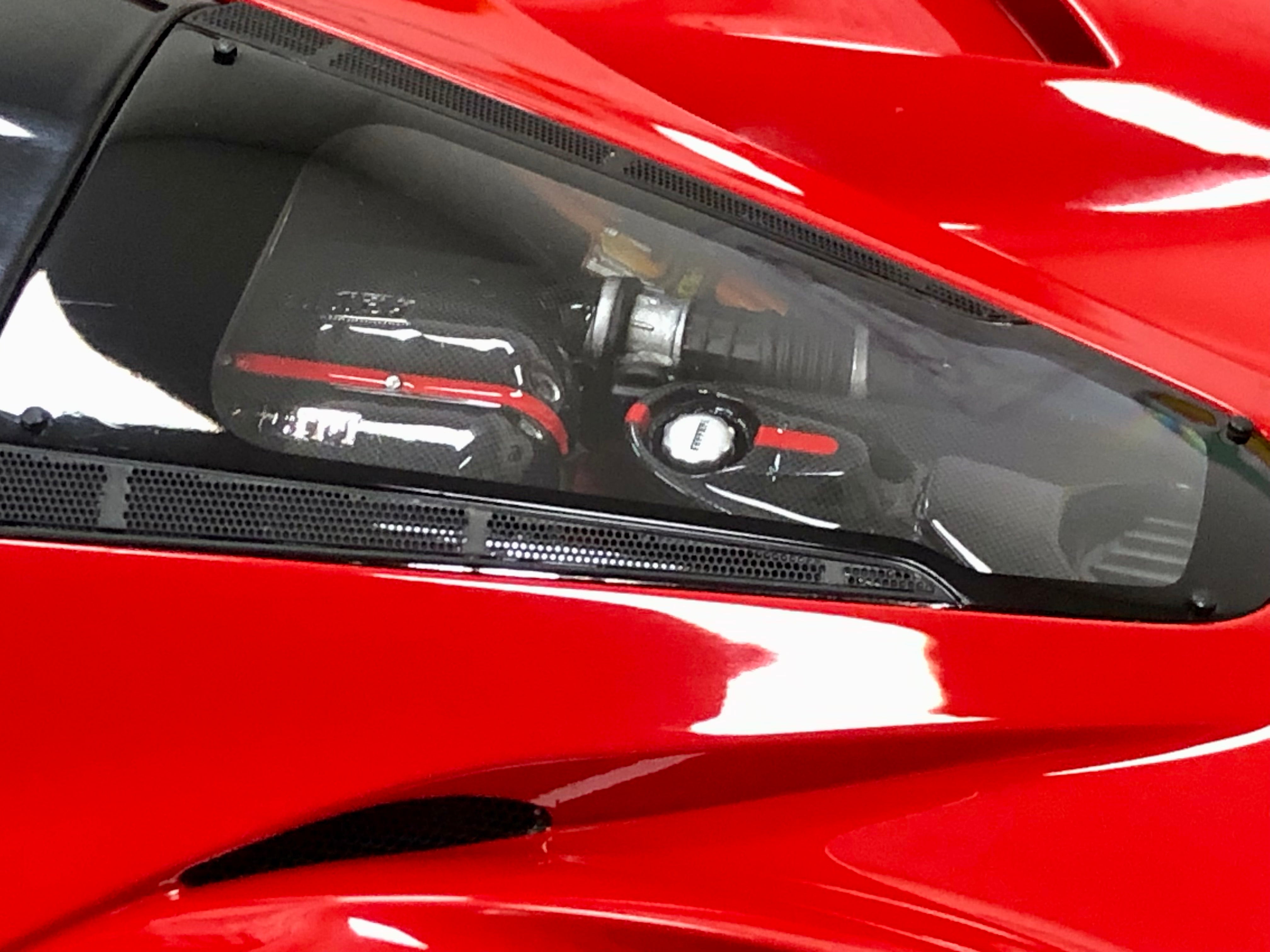 BBR La Ferrari escala 1:18 Diecast Red con techo negro