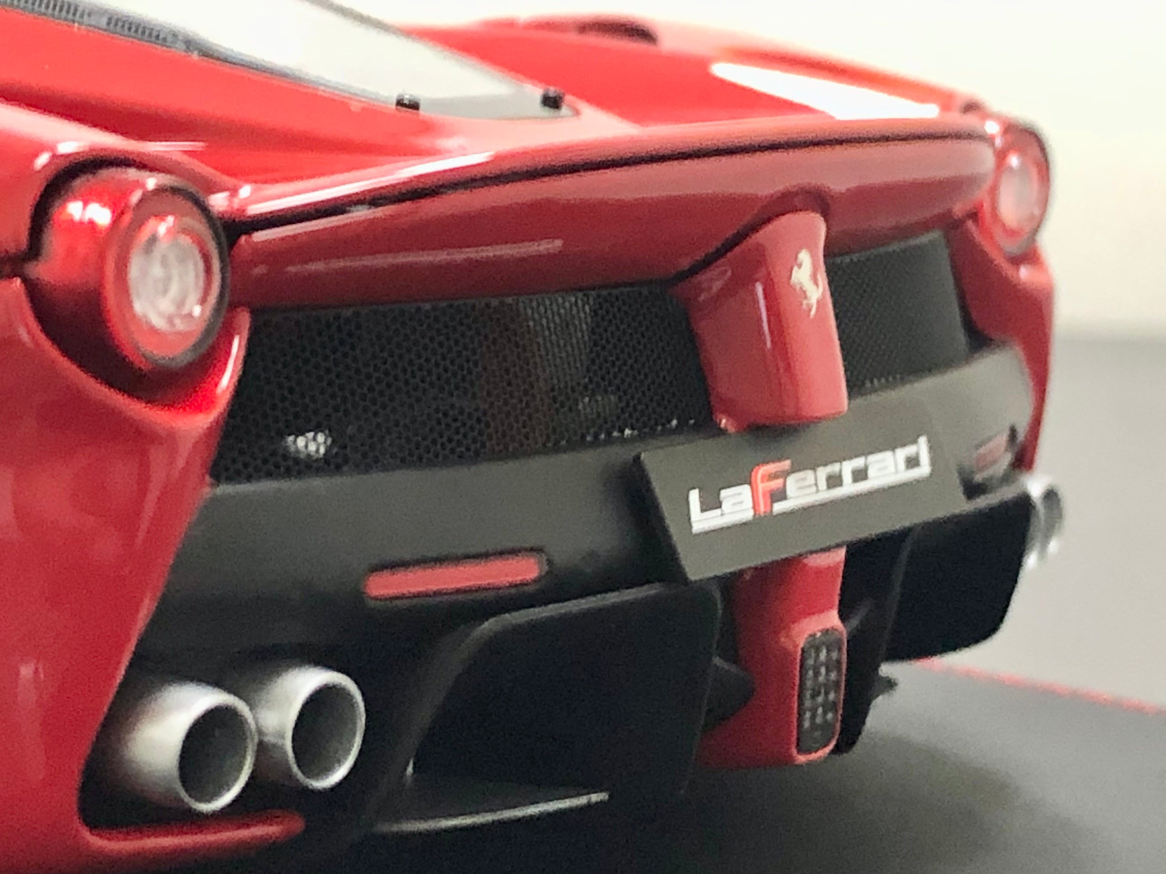 BBR La Ferrari escala 1:18 Diecast Red con techo negro