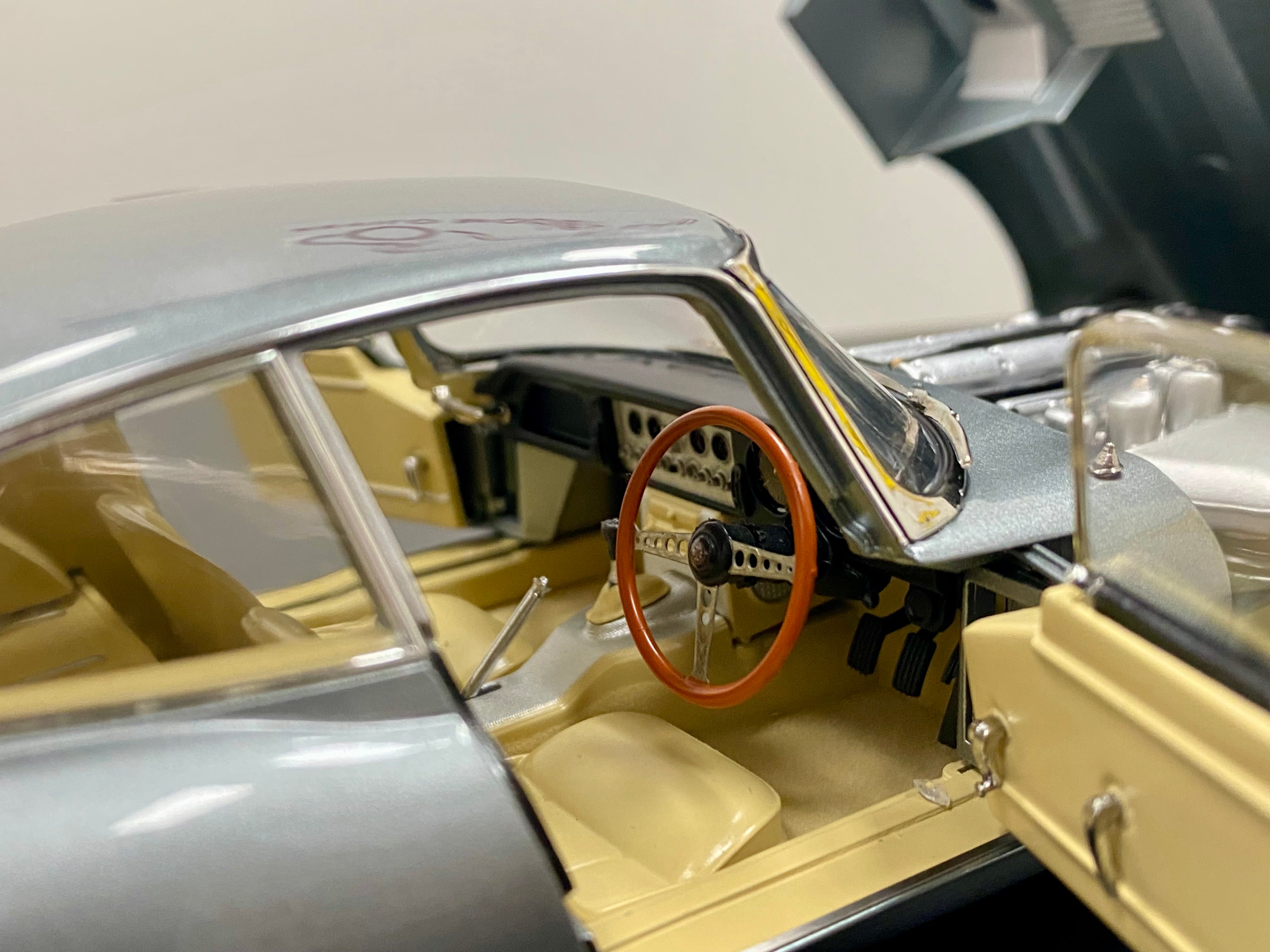 Jaguar E Type series 1 FHC 1:18 scale