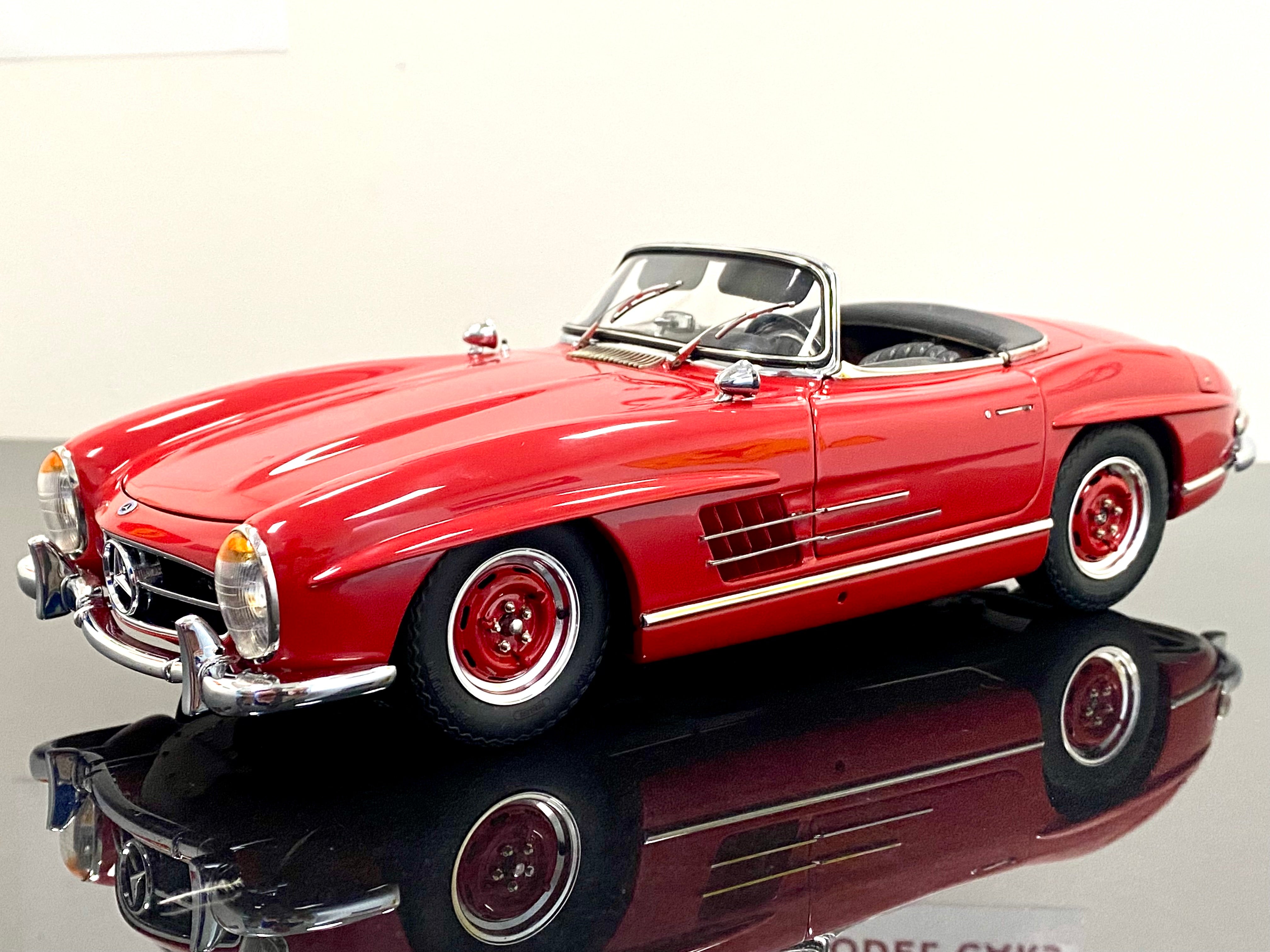 CMC 1:18 Mercedes 300 SL Roadster open top M282