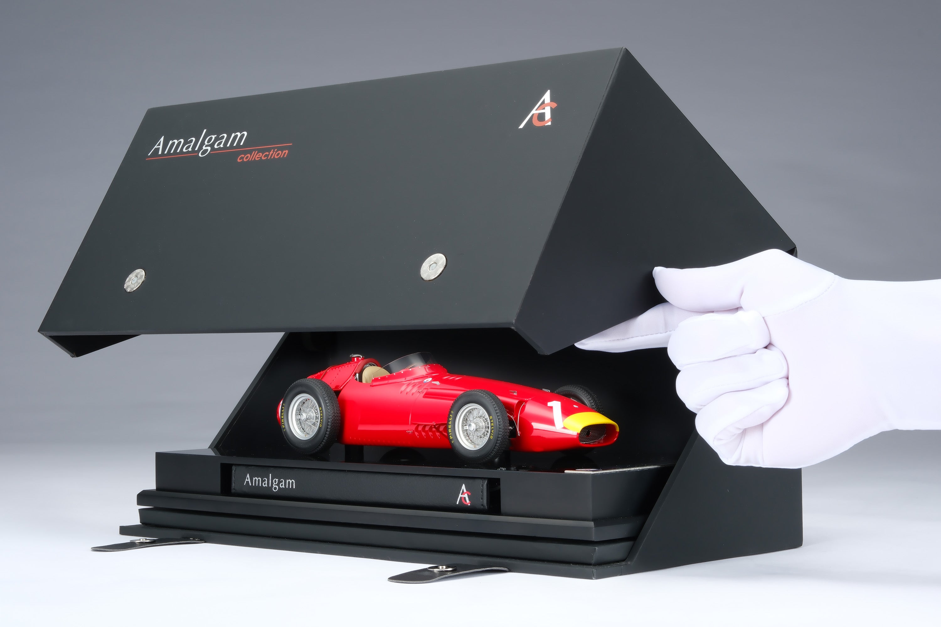 Amalgam 1:18 scale Maserati 250F #1 Juan M Fangio
