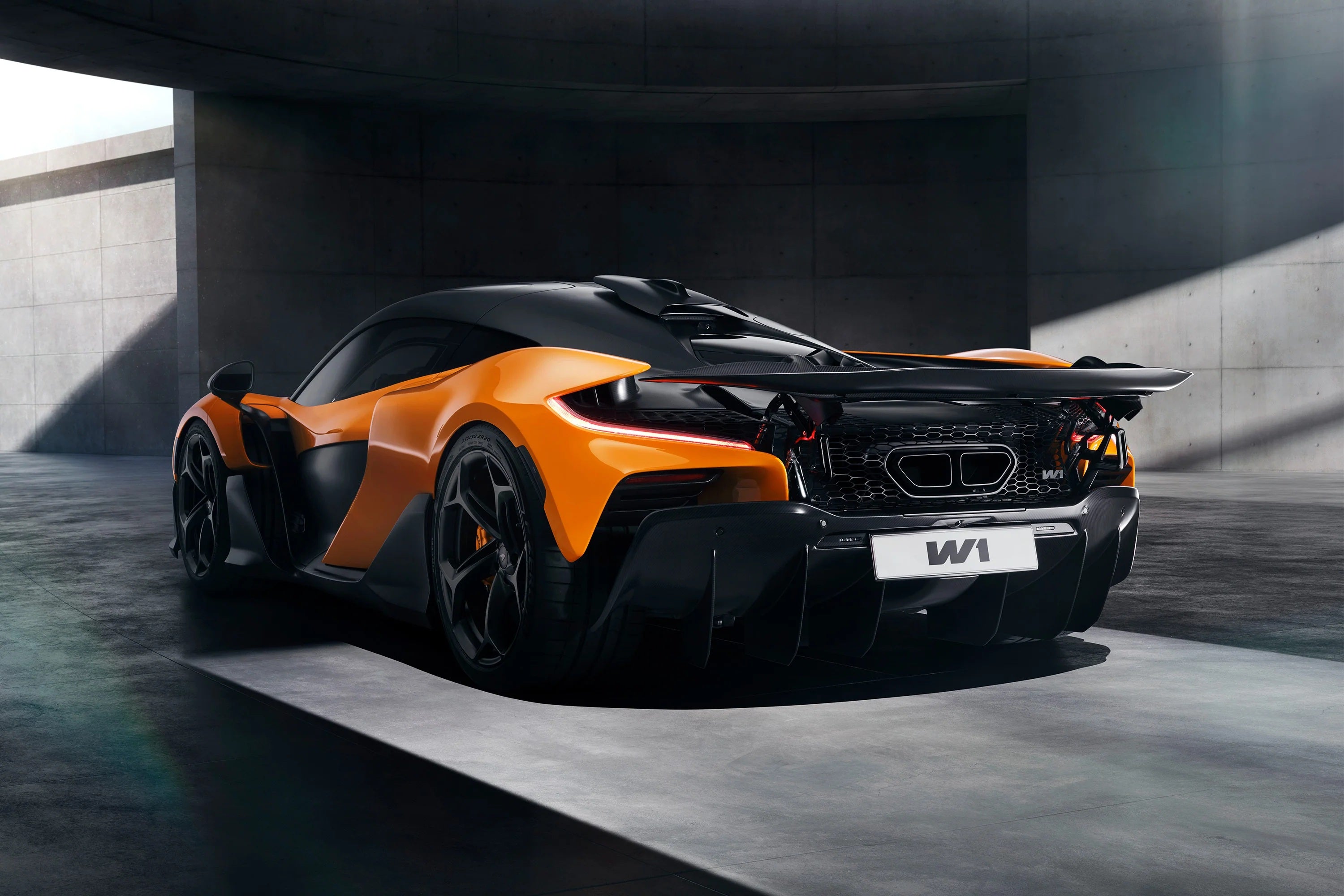 Amalgam 1:18 scale McLaren W1