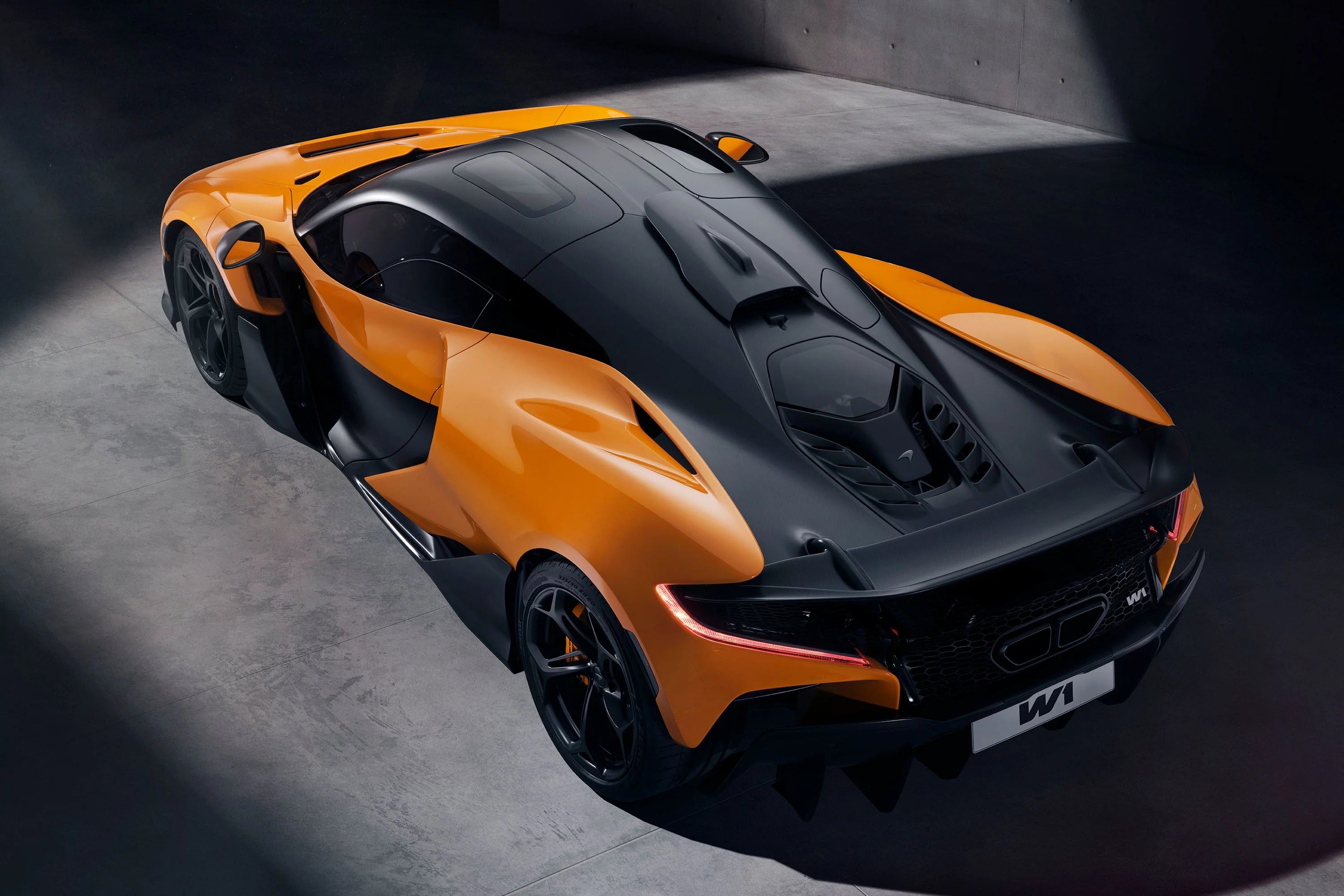 Amalgam 1:18 scale McLaren W1