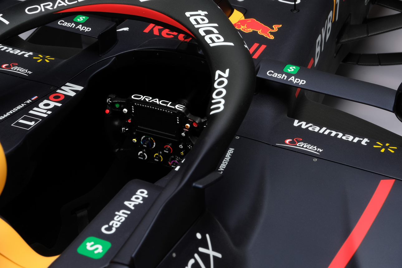Amalgama escala 1:8 Red Bull RB16B Max Verstappen
