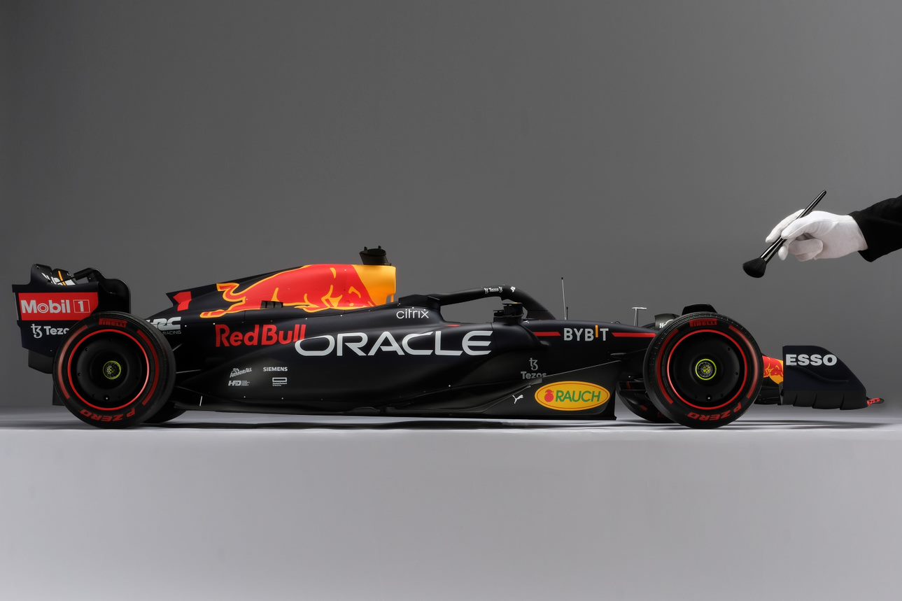 Amalgama escala 1:8 Red Bull RB16B Max Verstappen