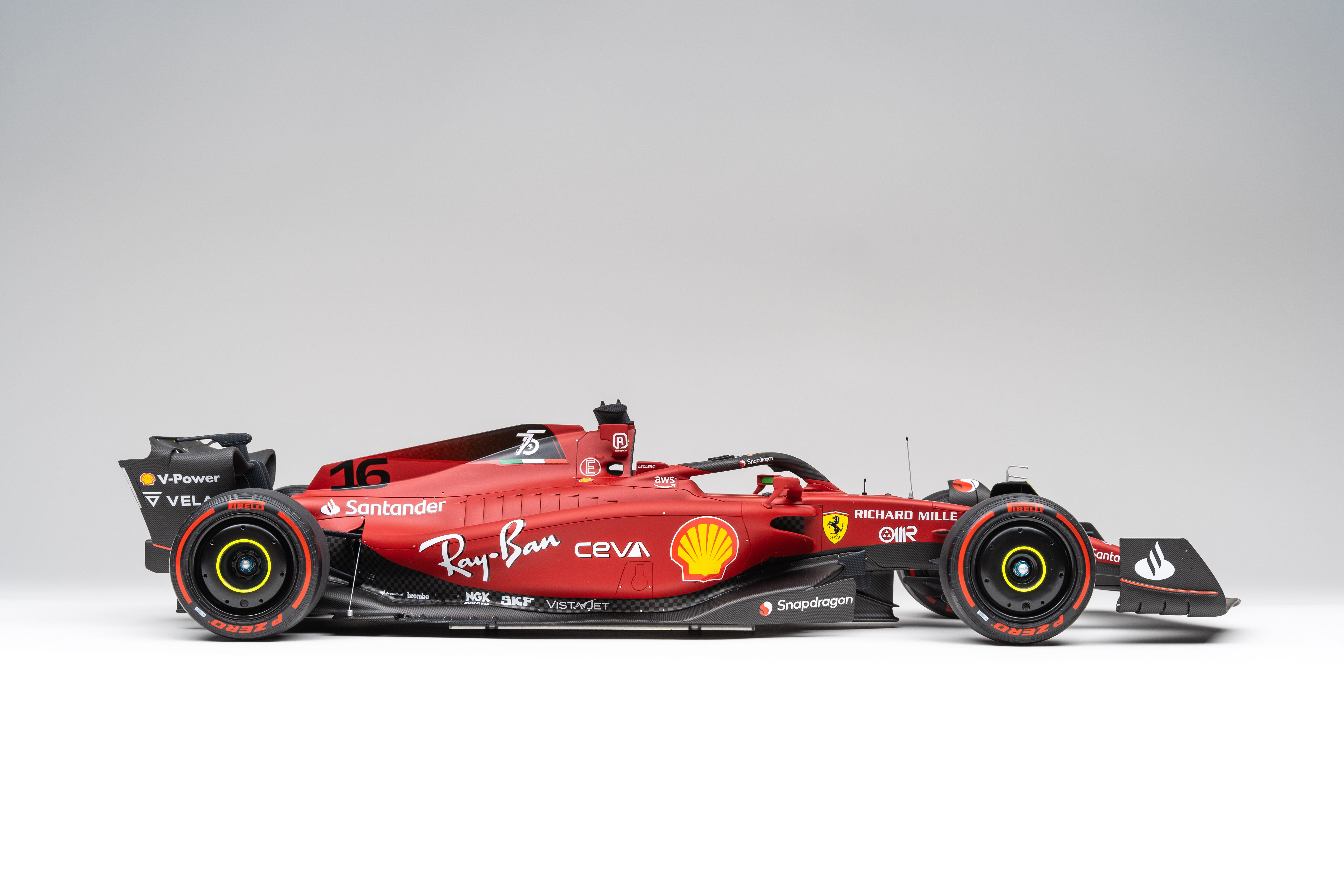 Amalgam Ferrari F1-75 1:8 scale 2022 #16 Leclerc