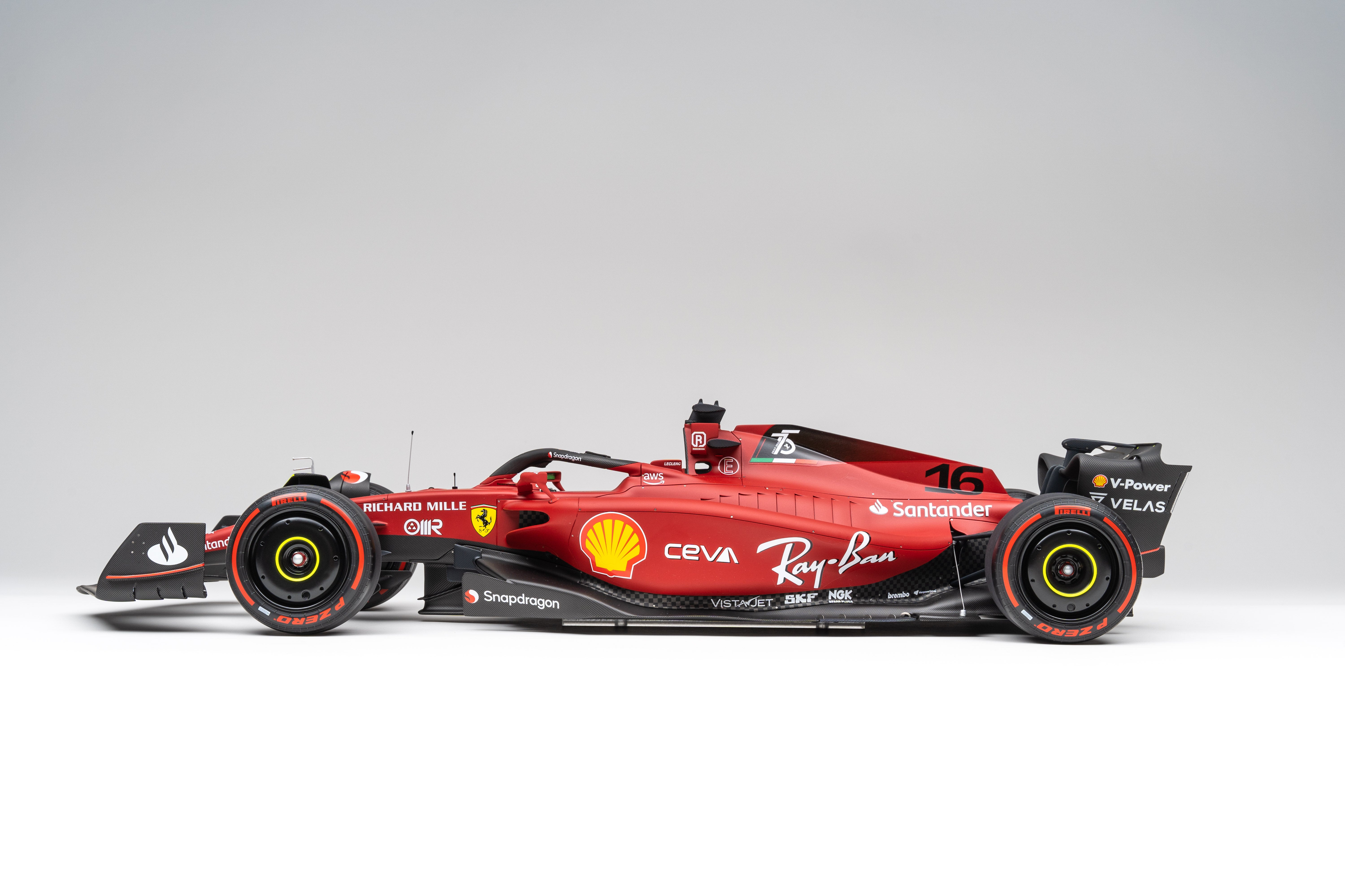 Amalgam Ferrari F1-75 1:8 scale 2022 #16 Leclerc