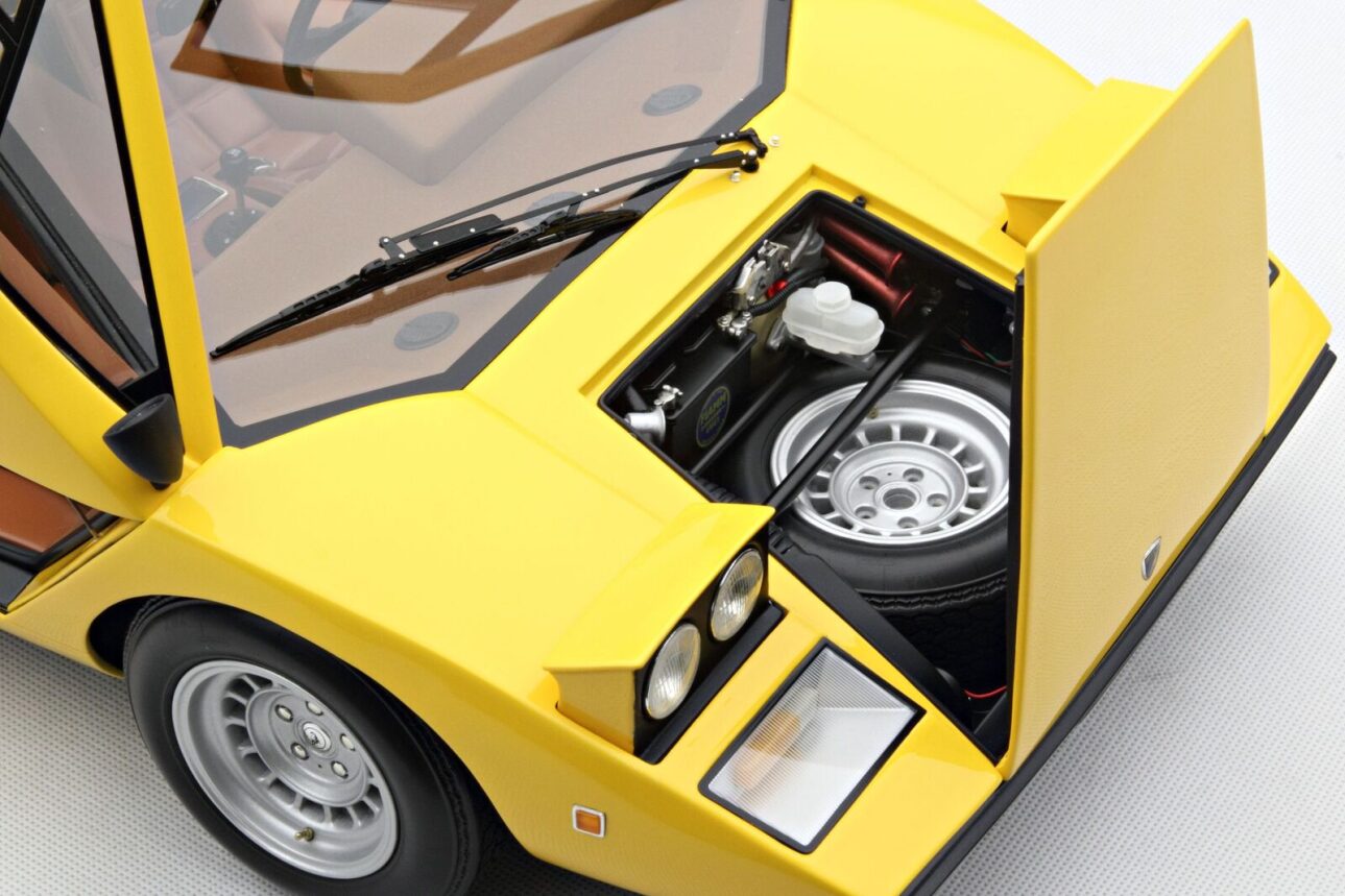 Amalgam 1:8 scale Lamborghini Countach