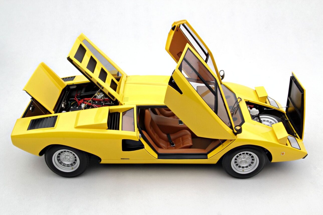 Amalgam 1:8 scale Lamborghini Countach