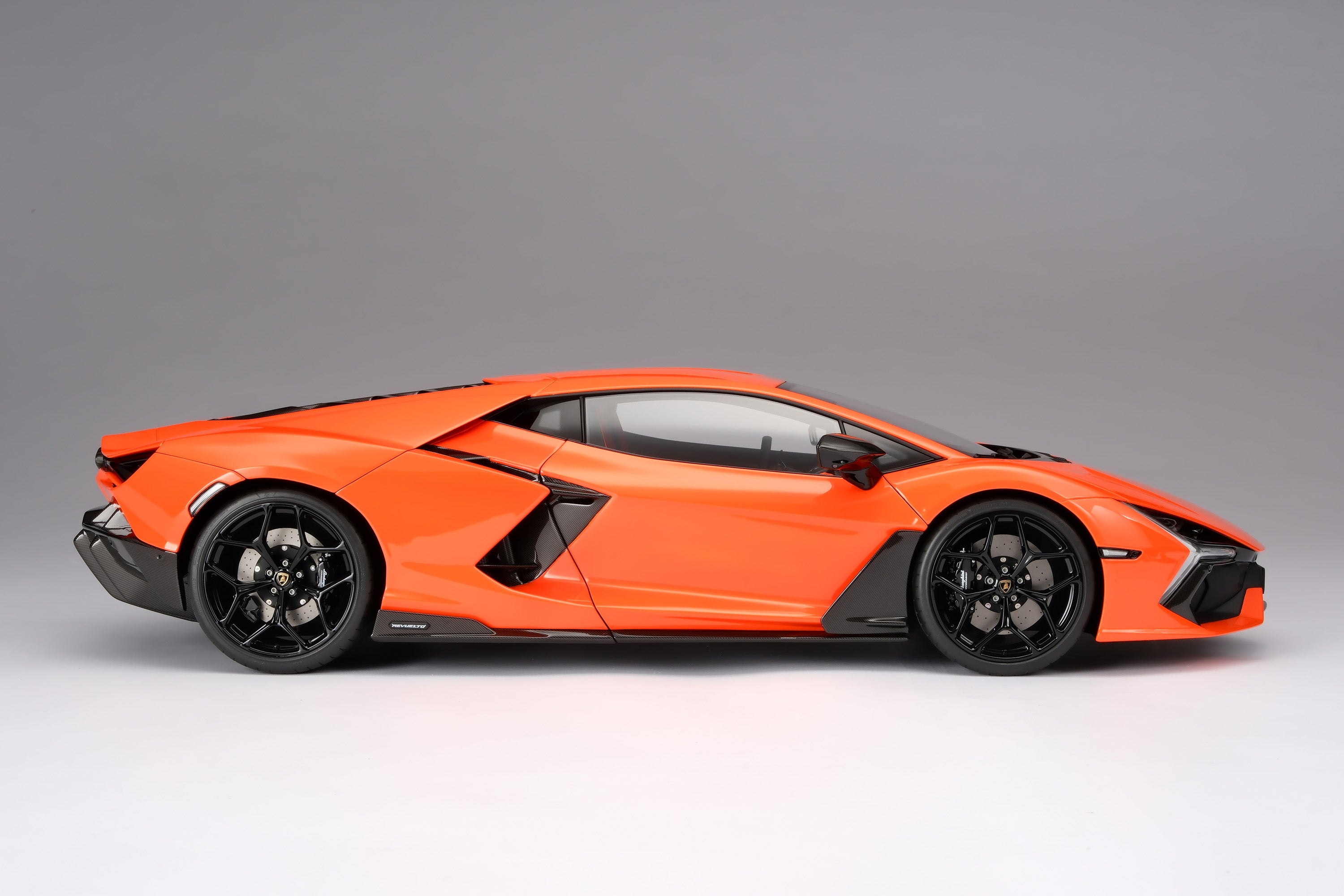 Amalgam 1:8 scale Lamborghini Revuelto