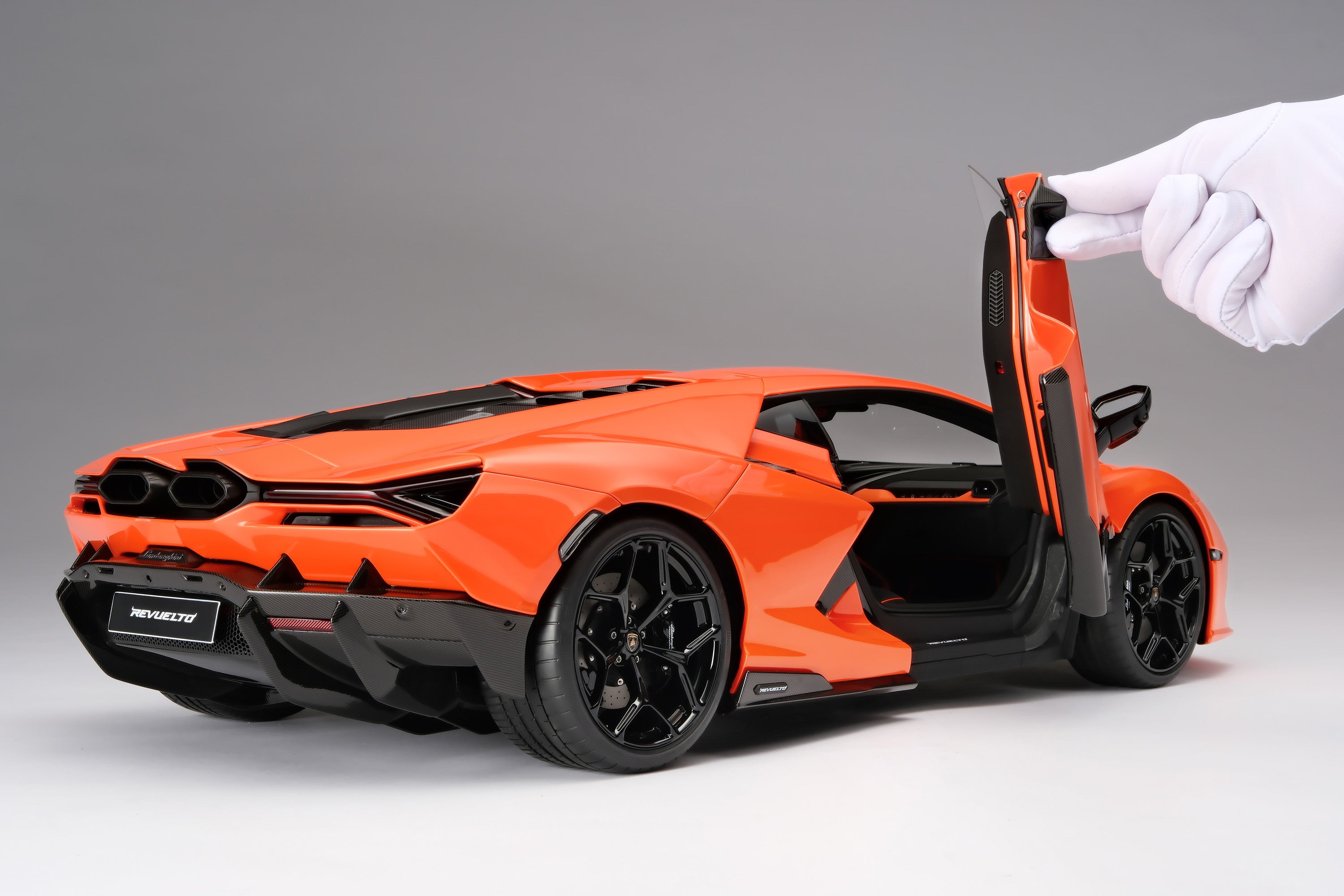 Amalgam 1:8 scale Lamborghini Revuelto