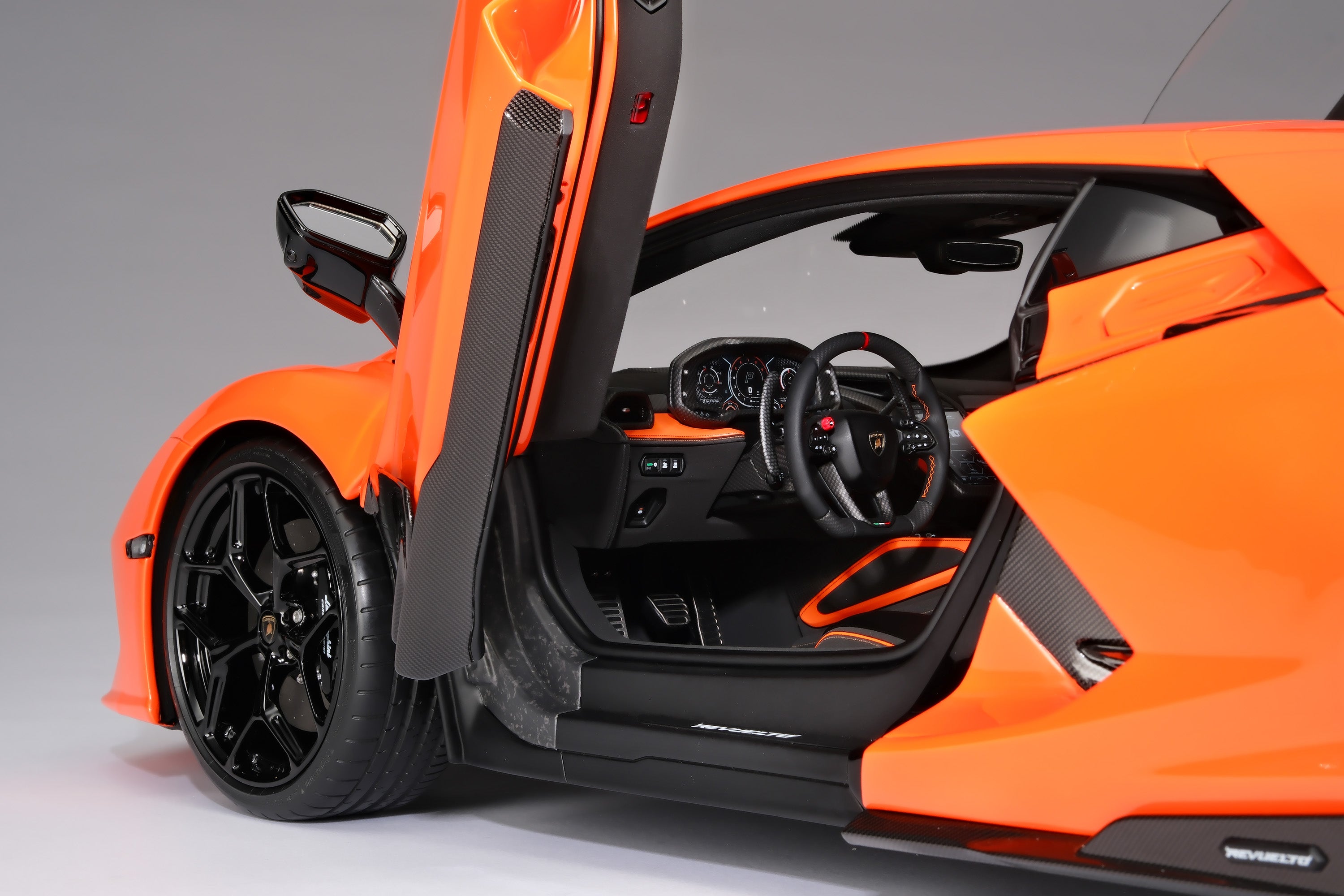 Amalgam 1:8 scale Lamborghini Revuelto