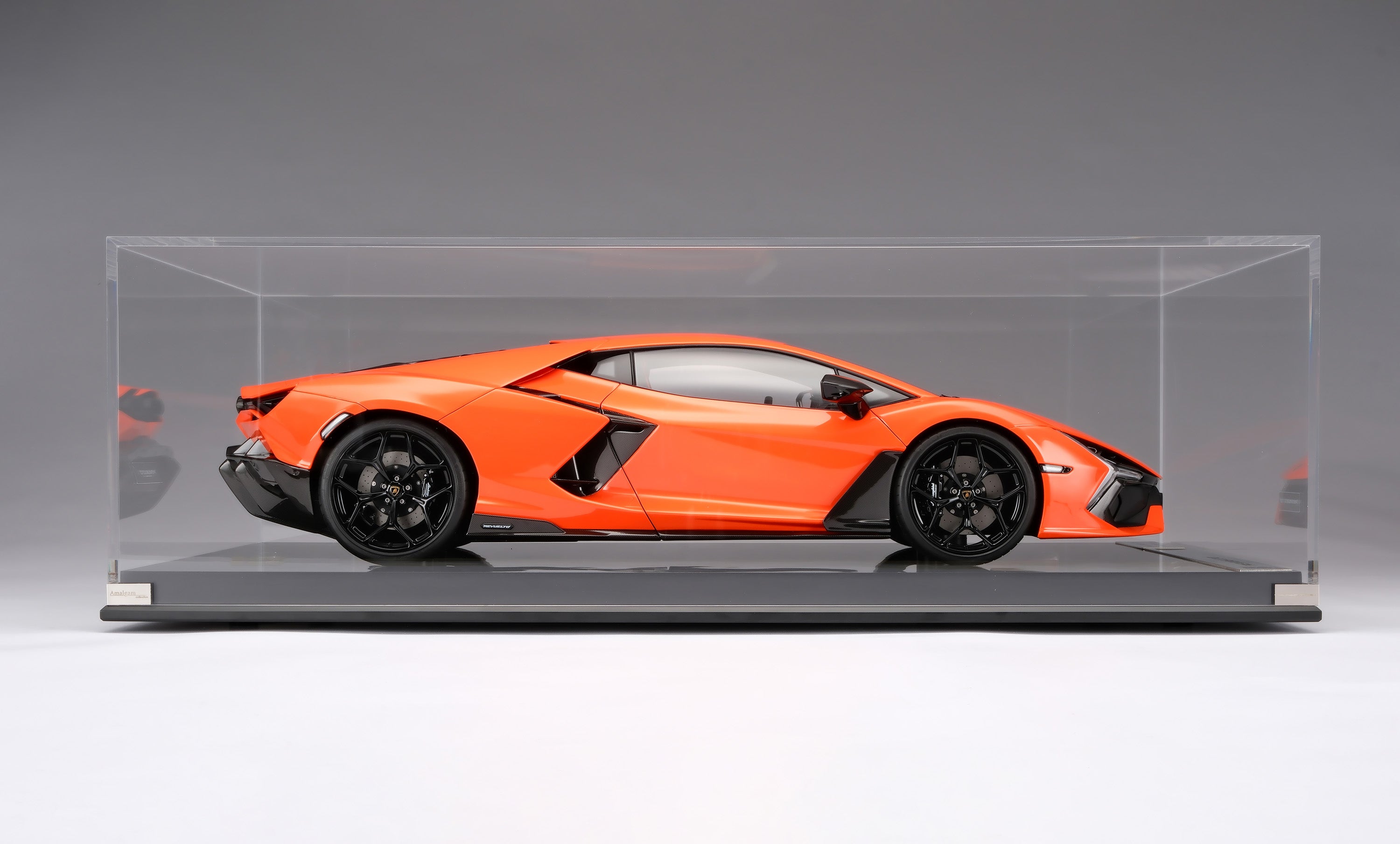 Amalgam 1:8 scale Lamborghini Revuelto