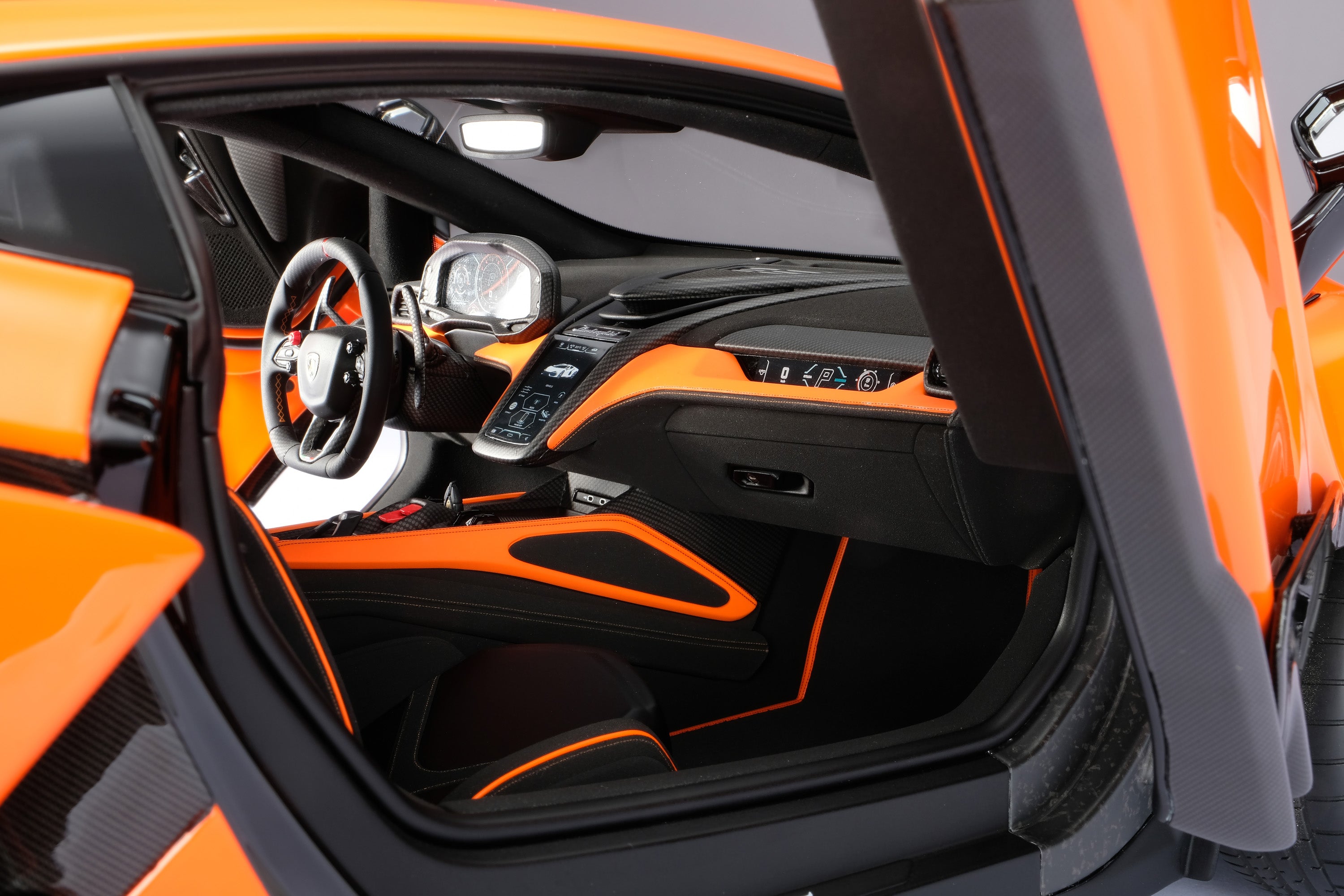 Amalgam 1:8 scale Lamborghini Revuelto