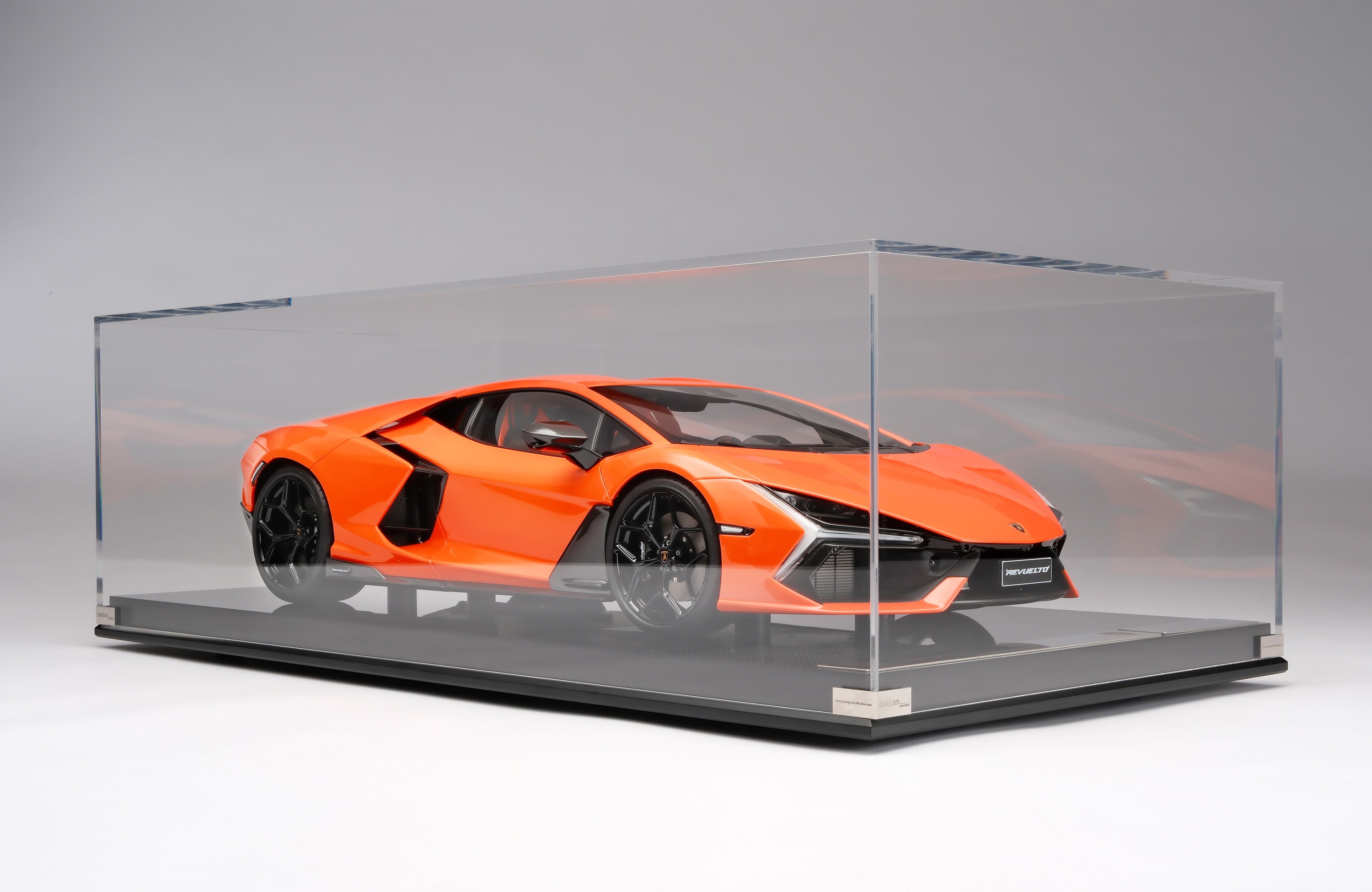 Amalgam 1:8 scale Lamborghini Revuelto