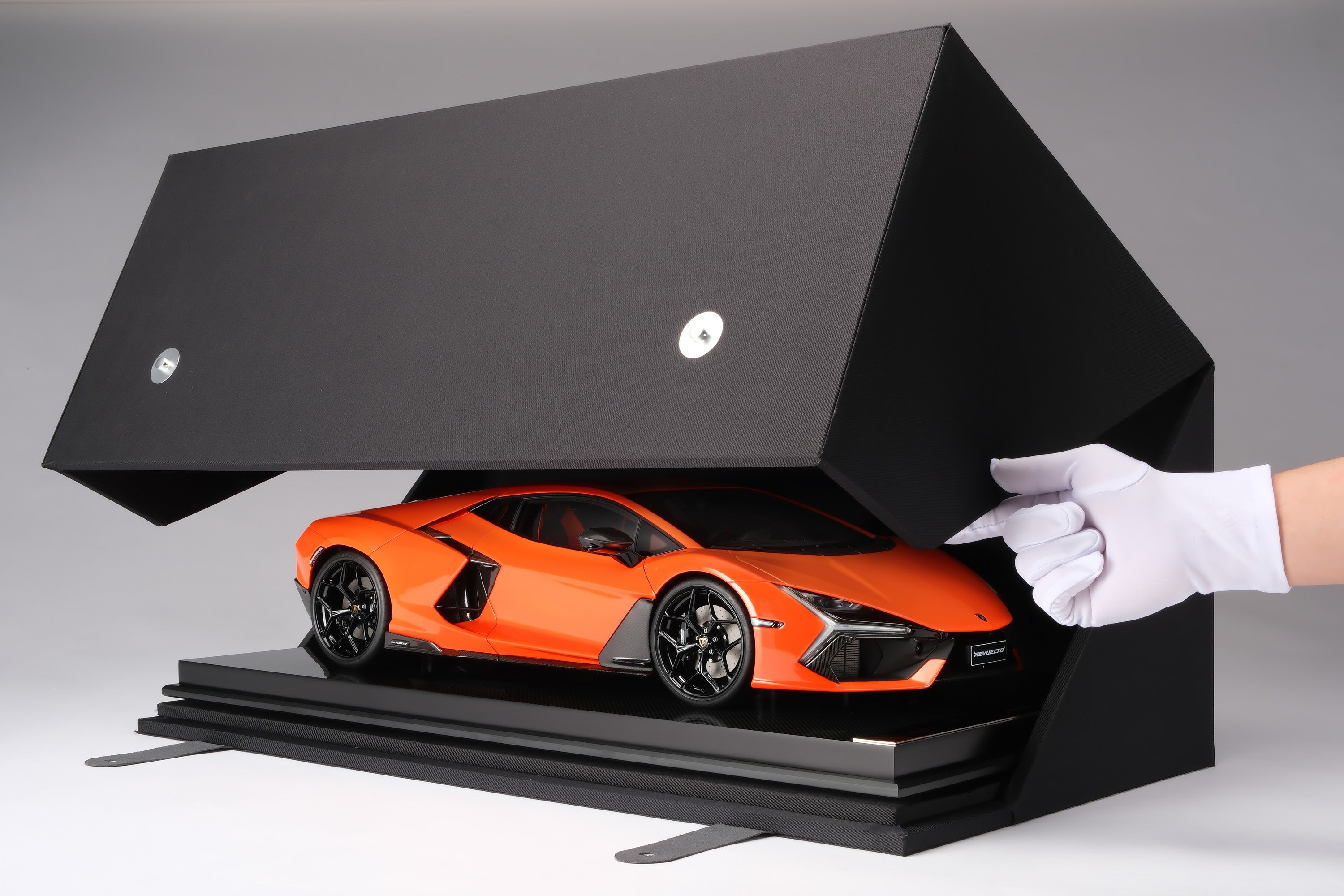 Amalgam 1:8 scale Lamborghini Revuelto