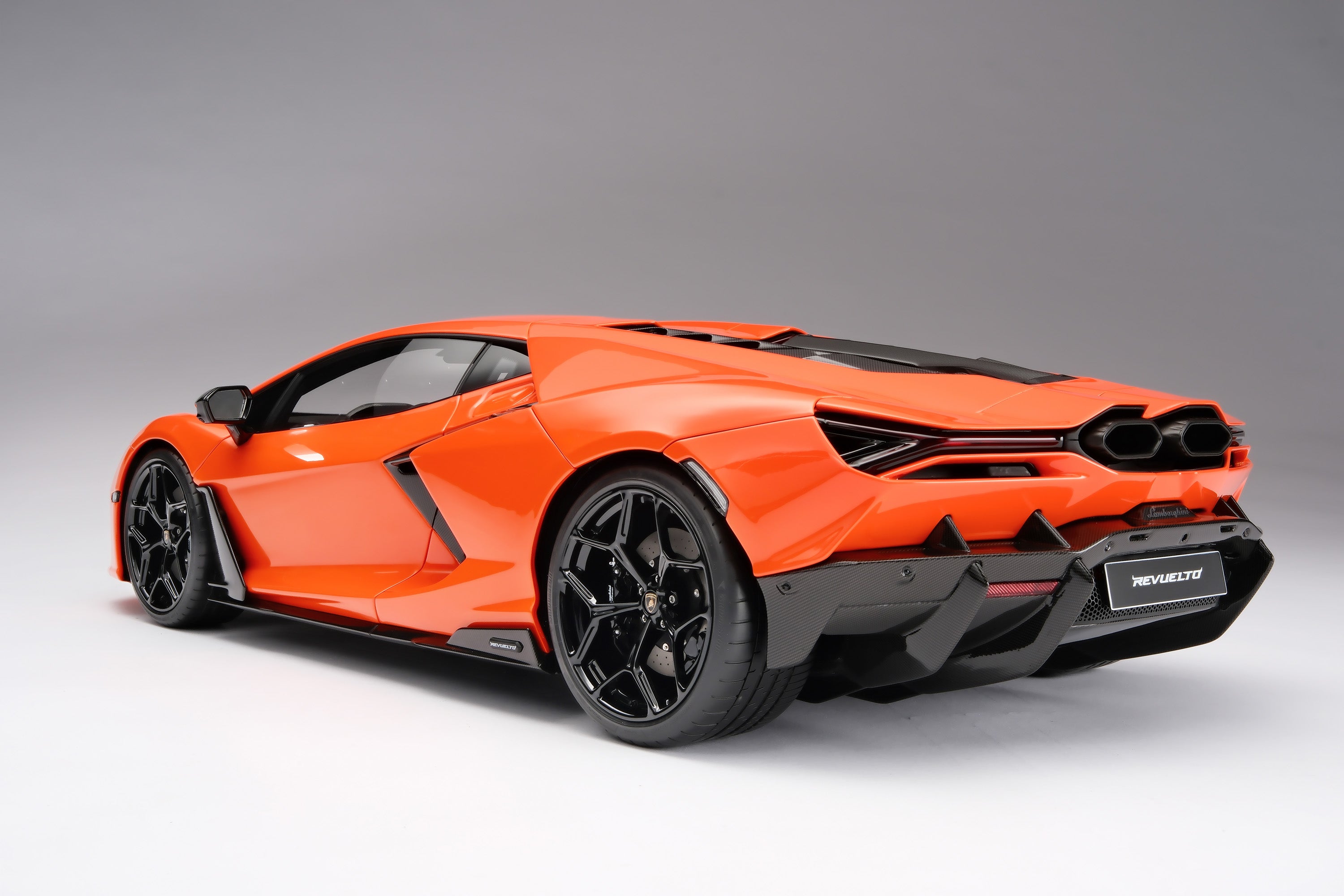 Amalgam 1:8 scale Lamborghini Revuelto