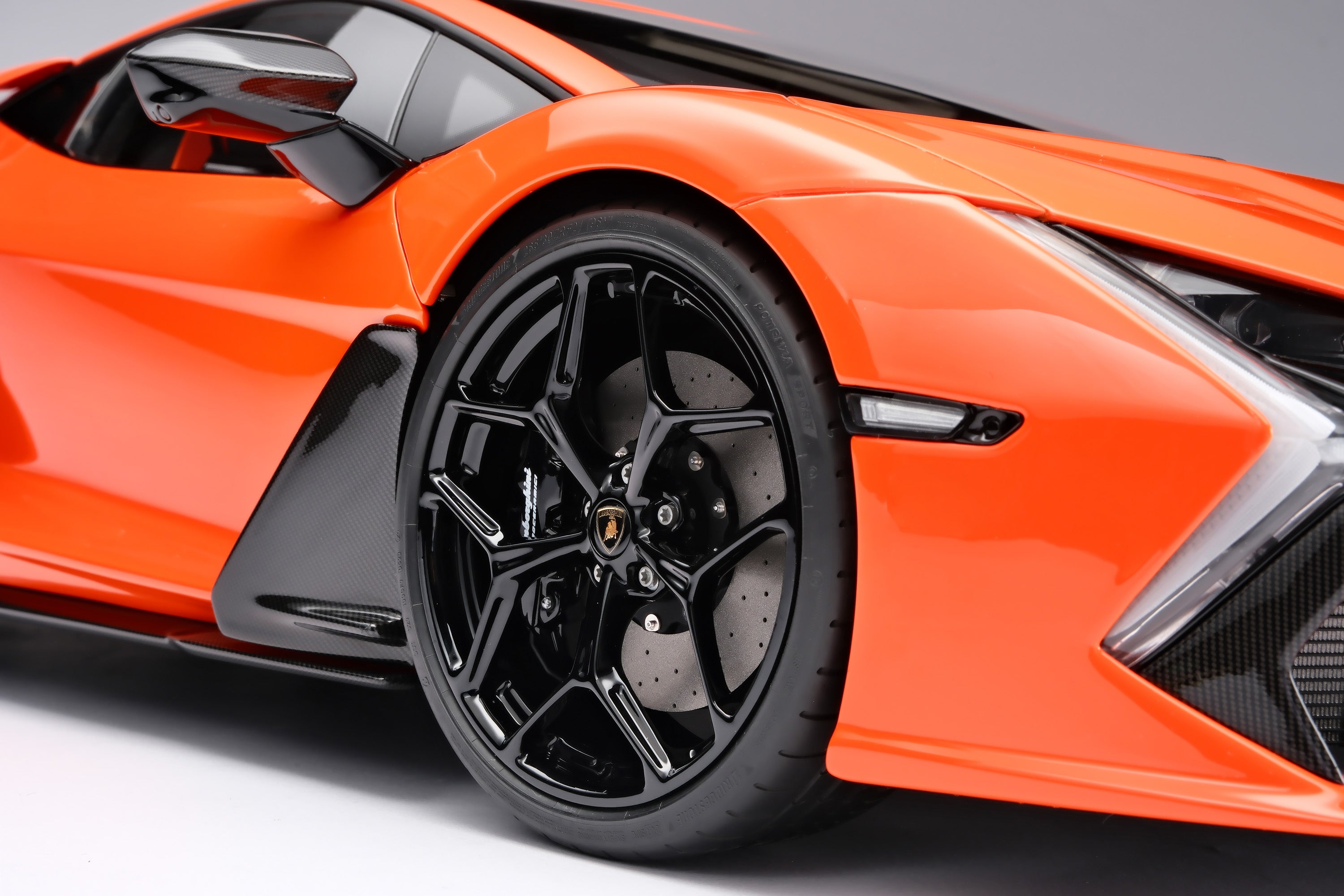 Amalgam 1:8 scale Lamborghini Revuelto