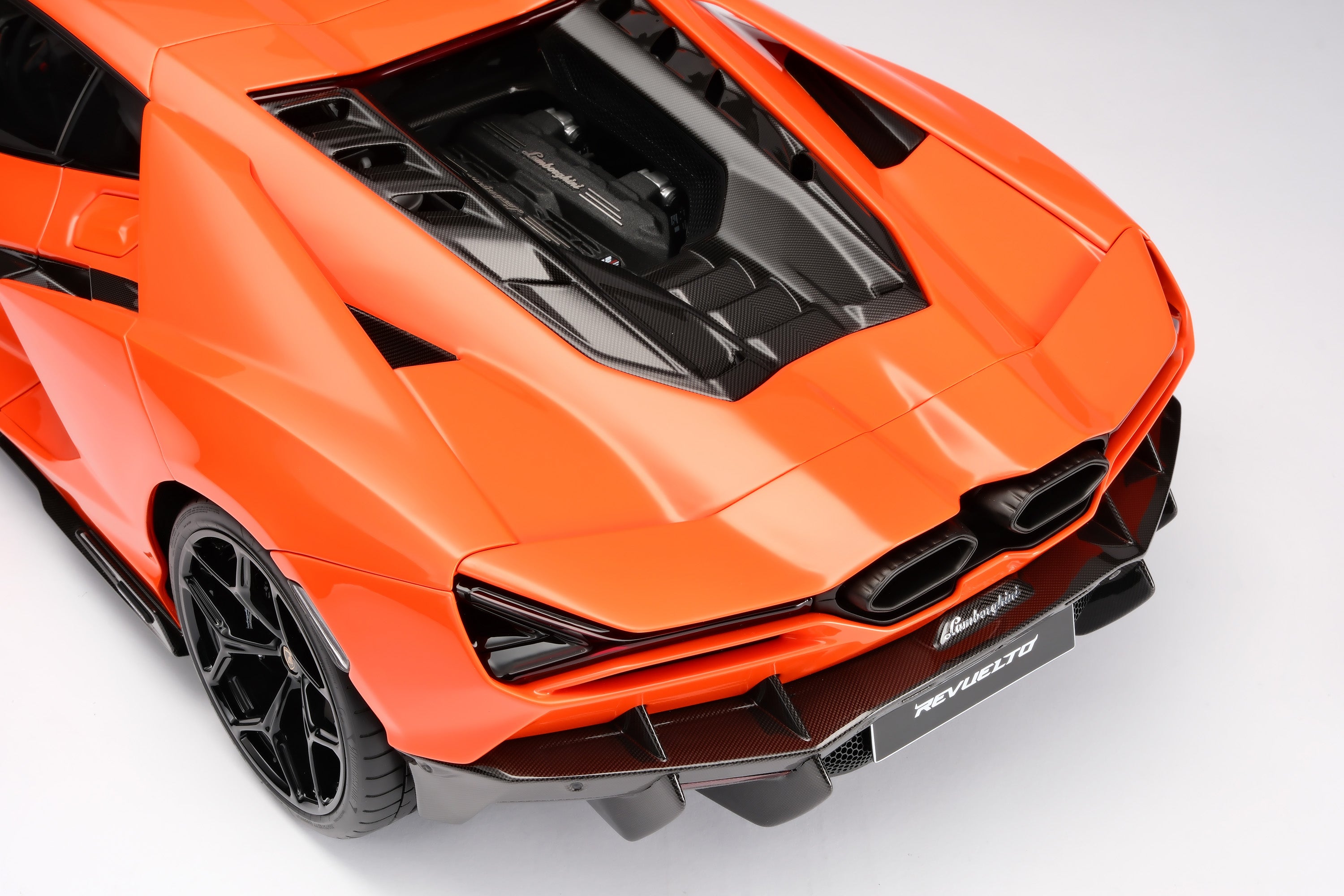 Amalgam 1:8 scale Lamborghini Revuelto