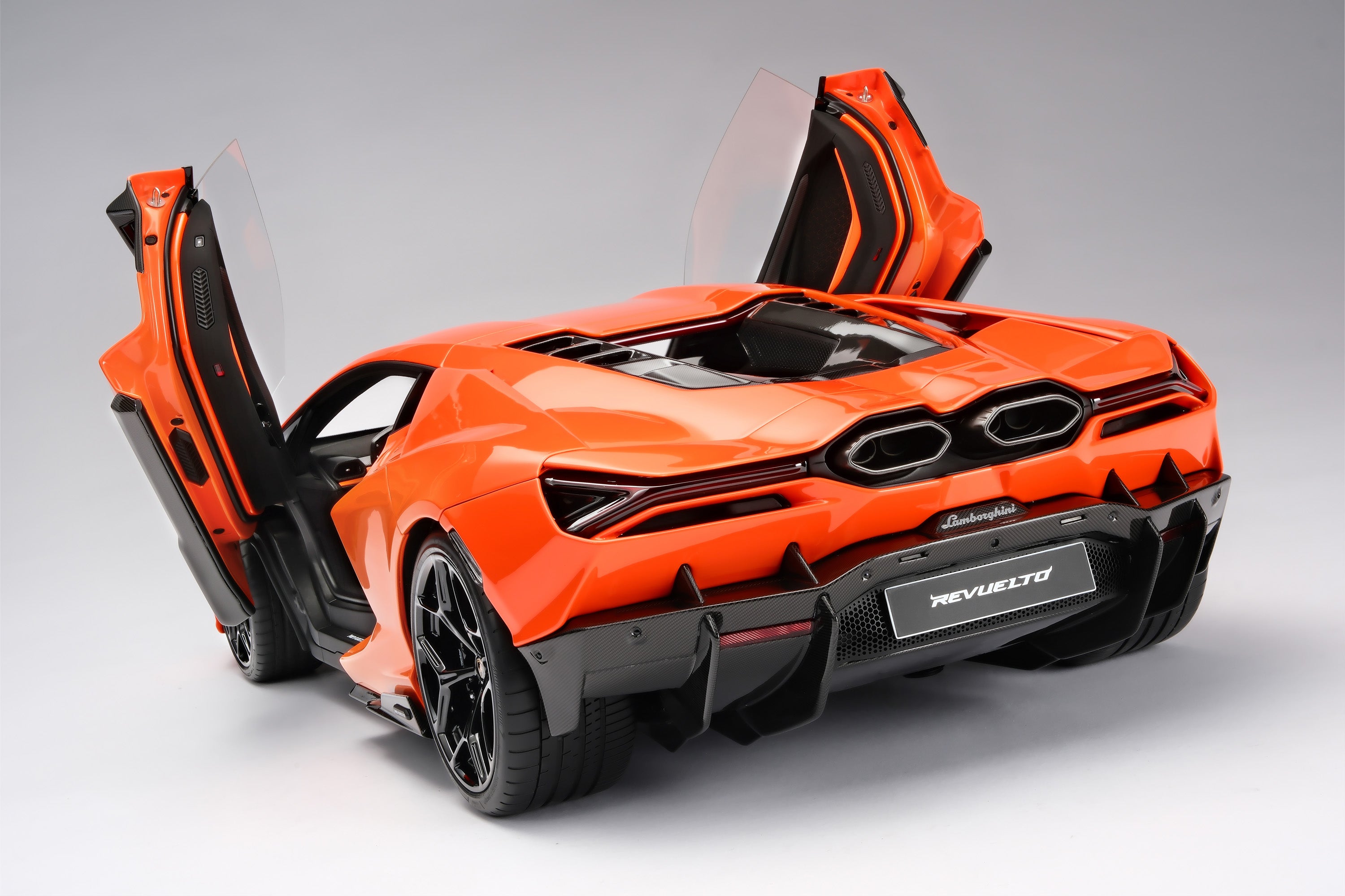 Amalgam 1:8 scale Lamborghini Revuelto