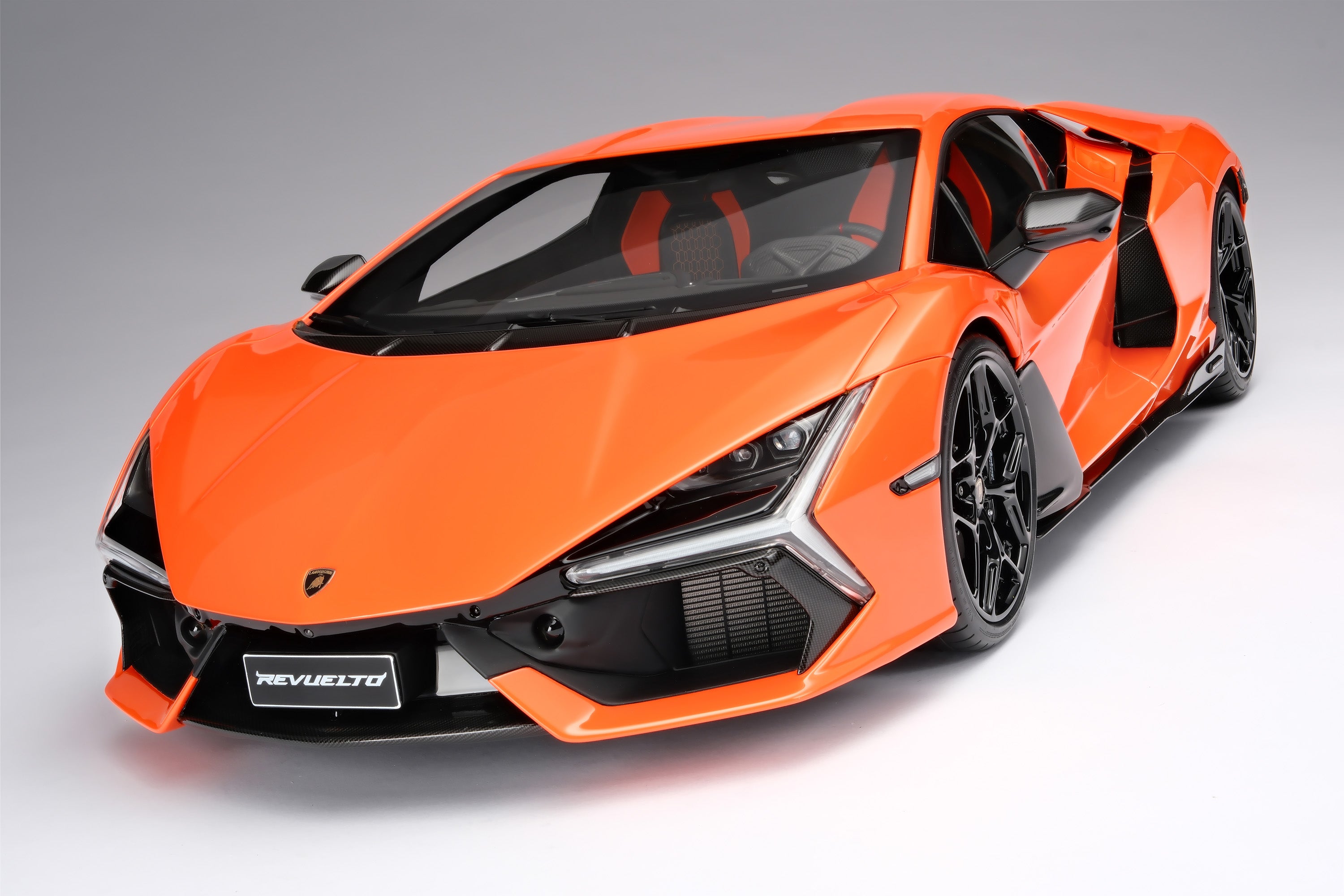 Amalgam 1:8 scale Lamborghini Revuelto