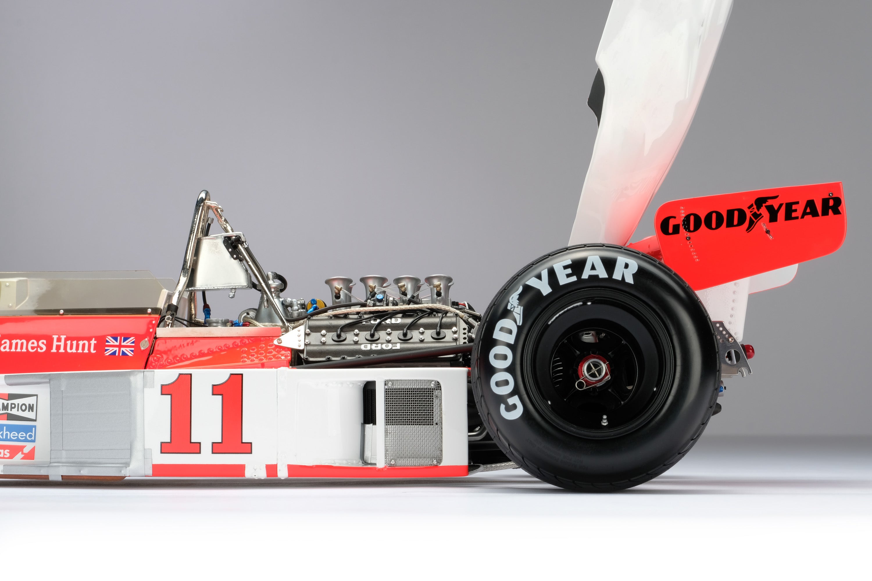 Amalgam 1:8 scale McLaren M23 1976 James Hunt