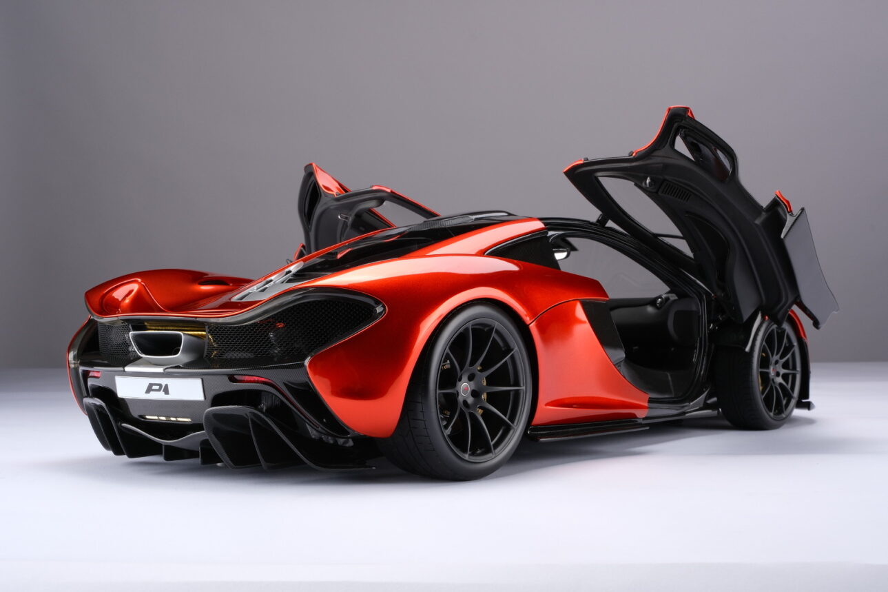 Amalgam 1:8 scale McLaren P1