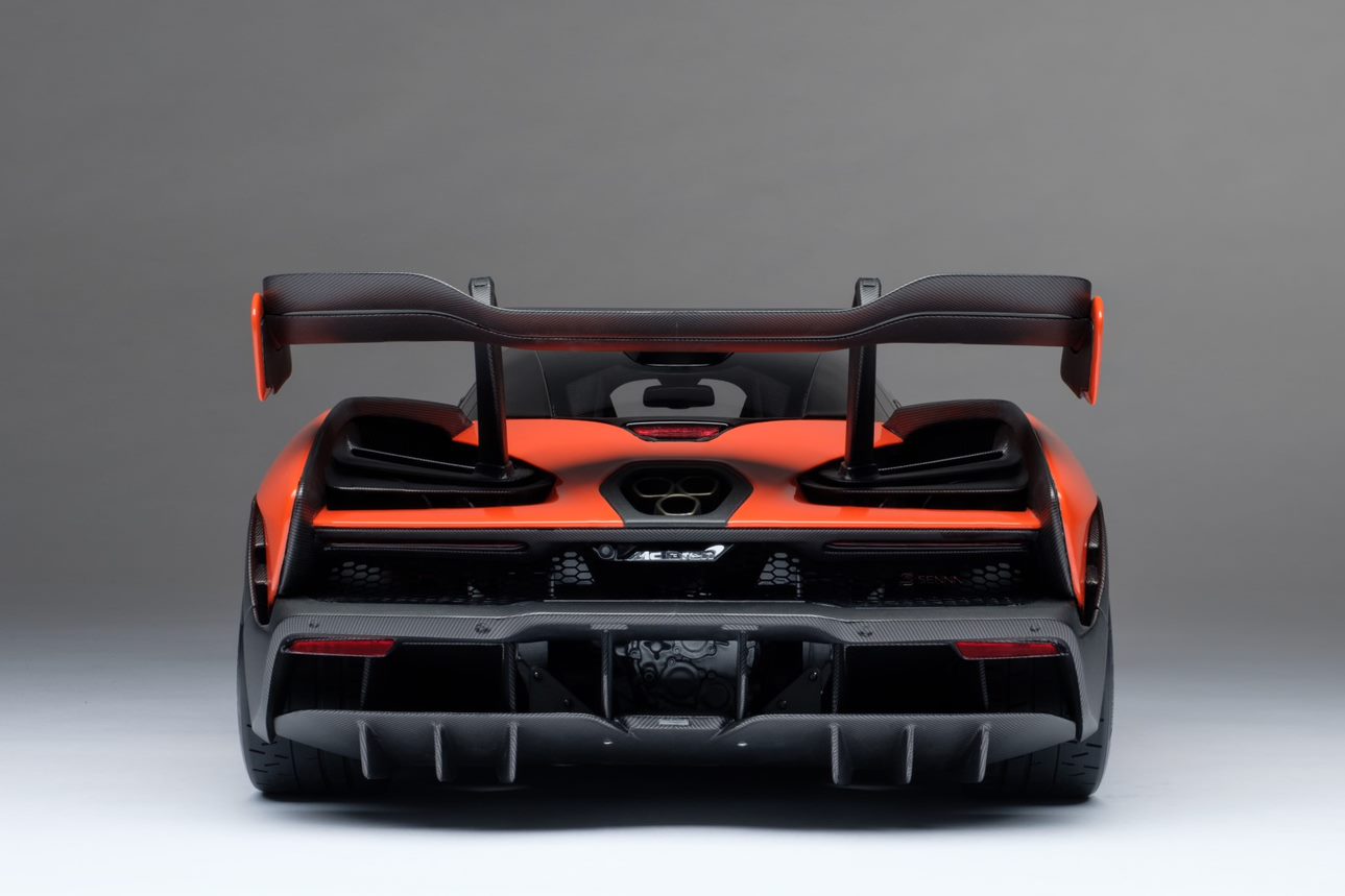 Amalgam 1:8 scale McLaren SENNA