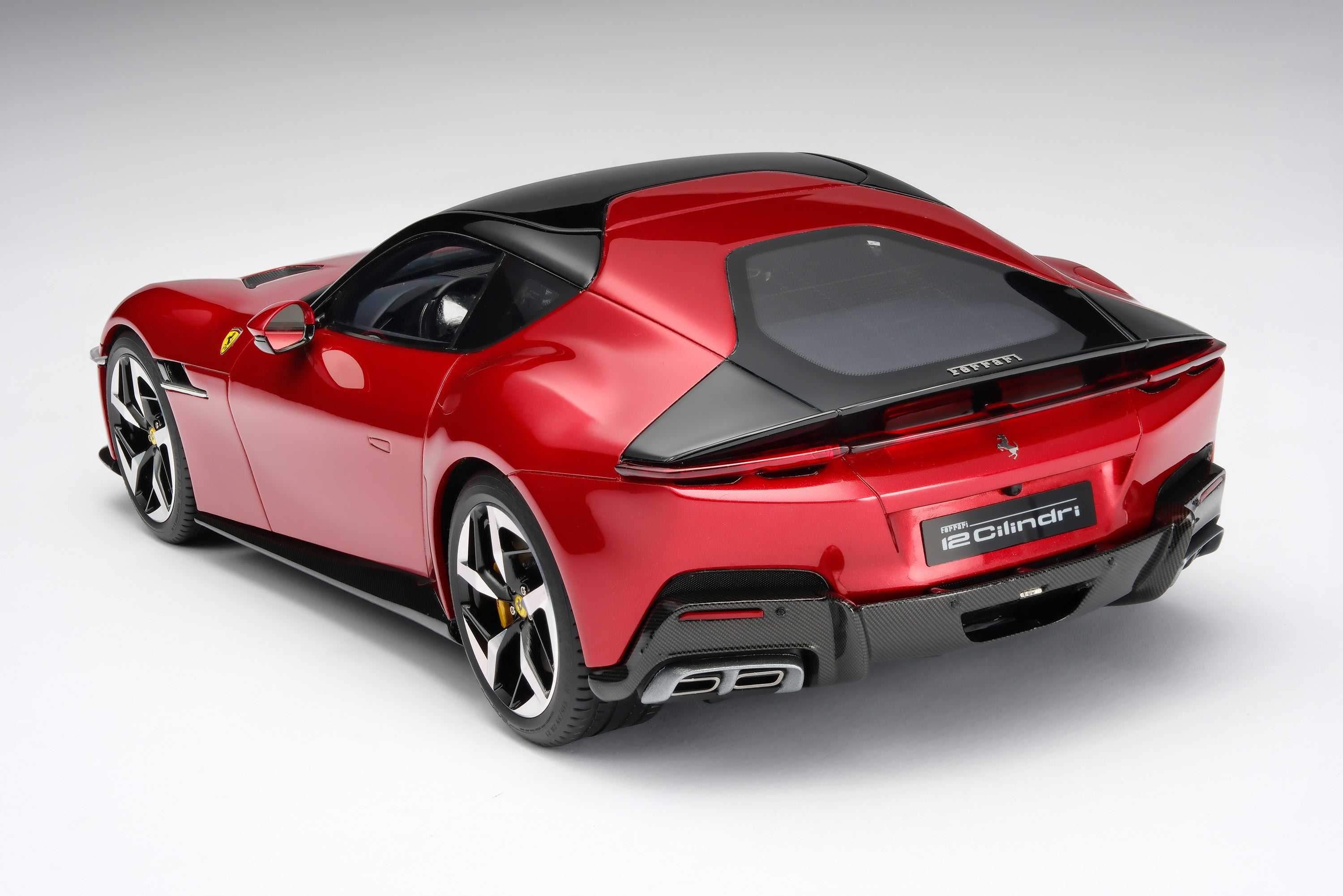 Amalgam 1:18 scale Ferrari 12 Cilindri