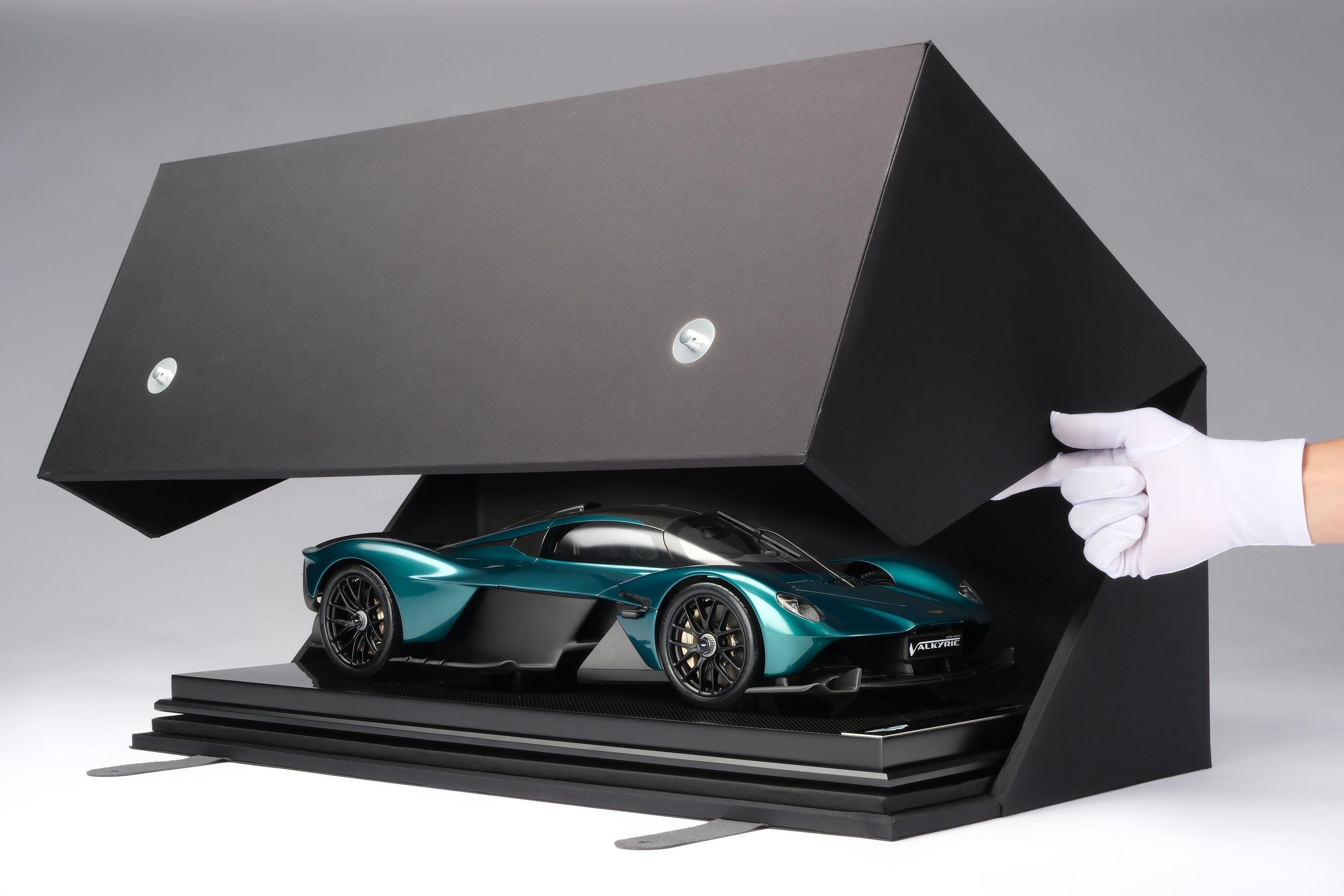 Amalgam 1:8 Aston Martin Valkyrie preorder