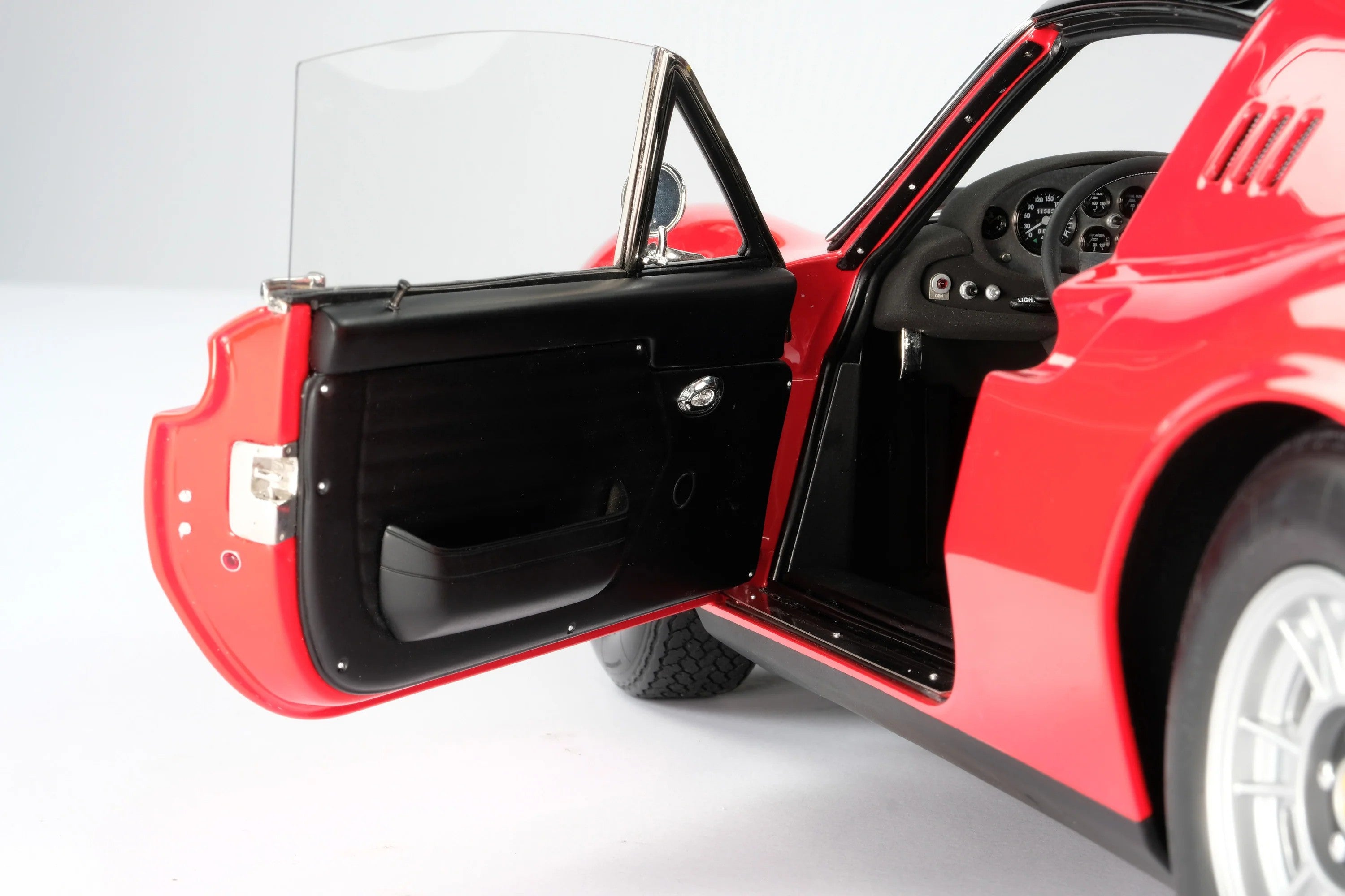Amalgam 1:8 scale Ferrari Dino 246 GT Coupe