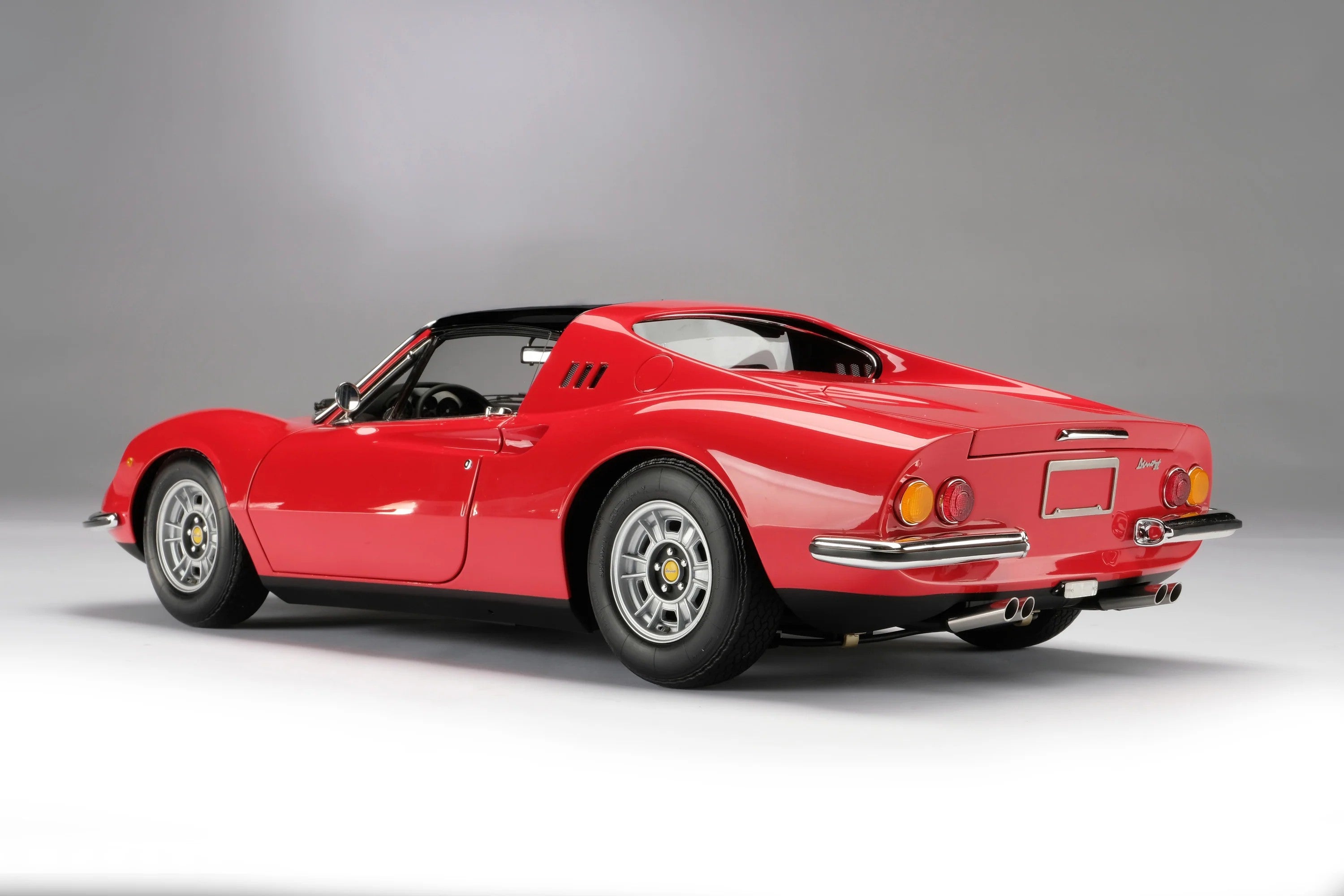 Amalgam 1:8 scale Ferrari Dino 246 GT Coupe