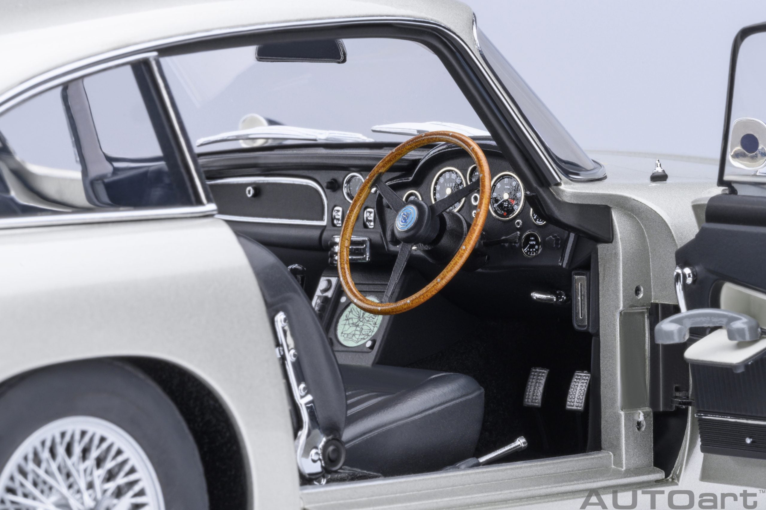 Autoart 1:18 Aston Martin DB5 James Bond Goldfinger Edition