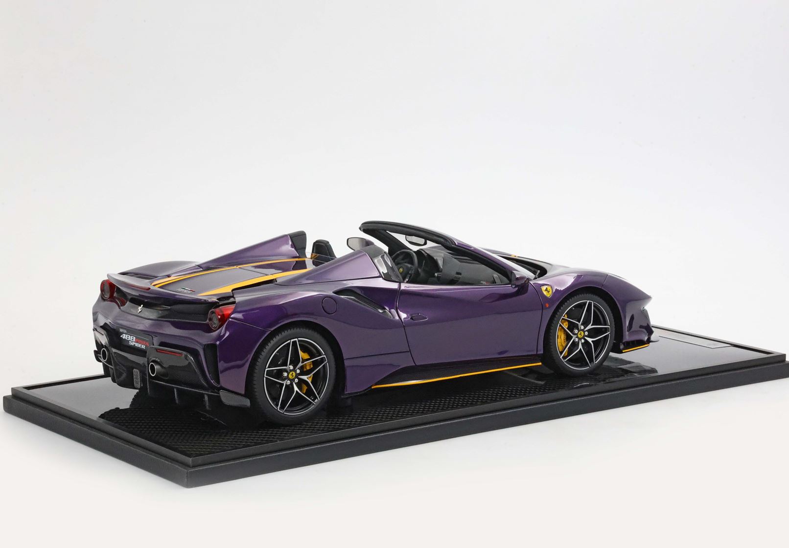 BBR Ferrari 488 Pista Spider 1:12 scale Viola Vio