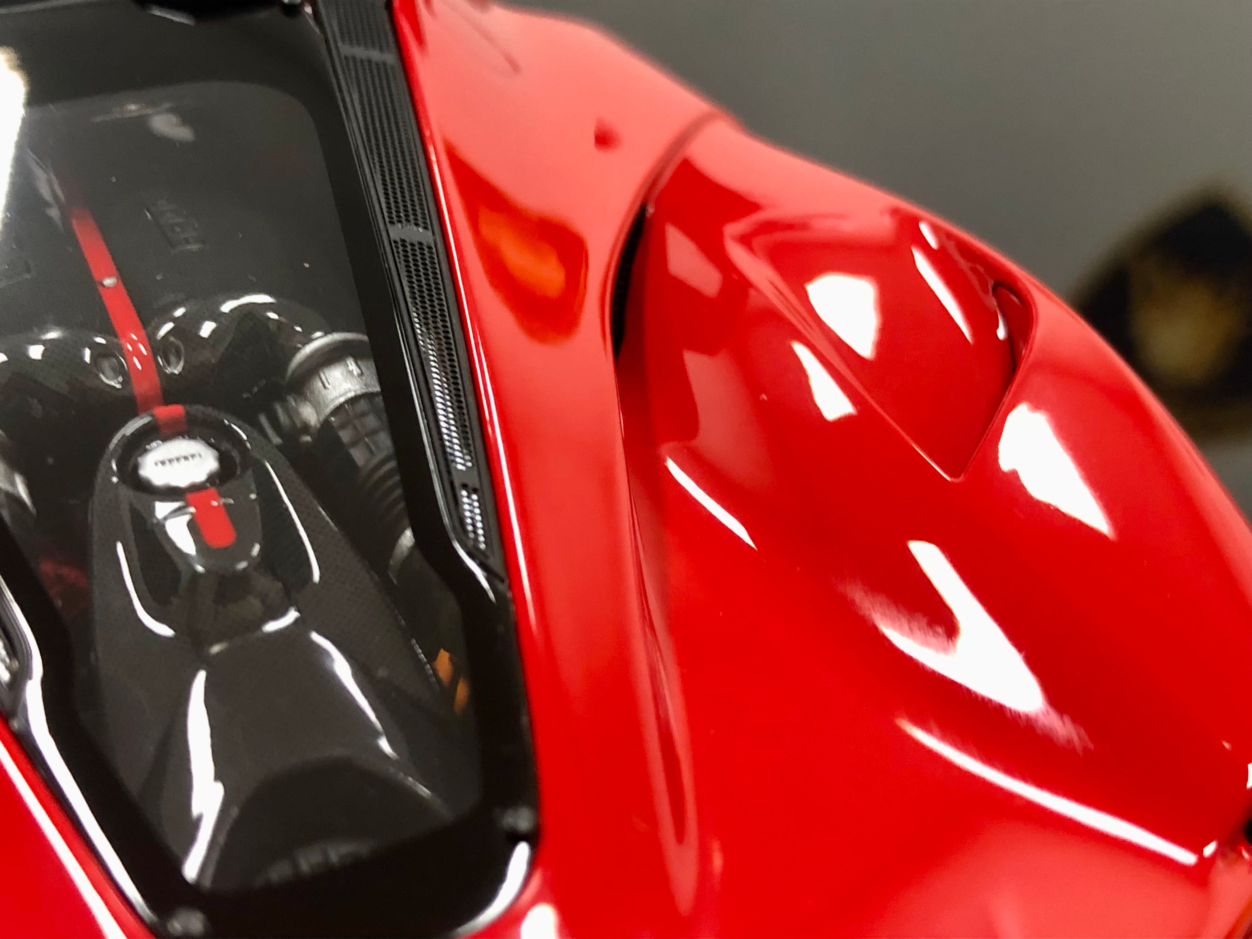BBR La Ferrari escala 1:18 Diecast Red con techo negro