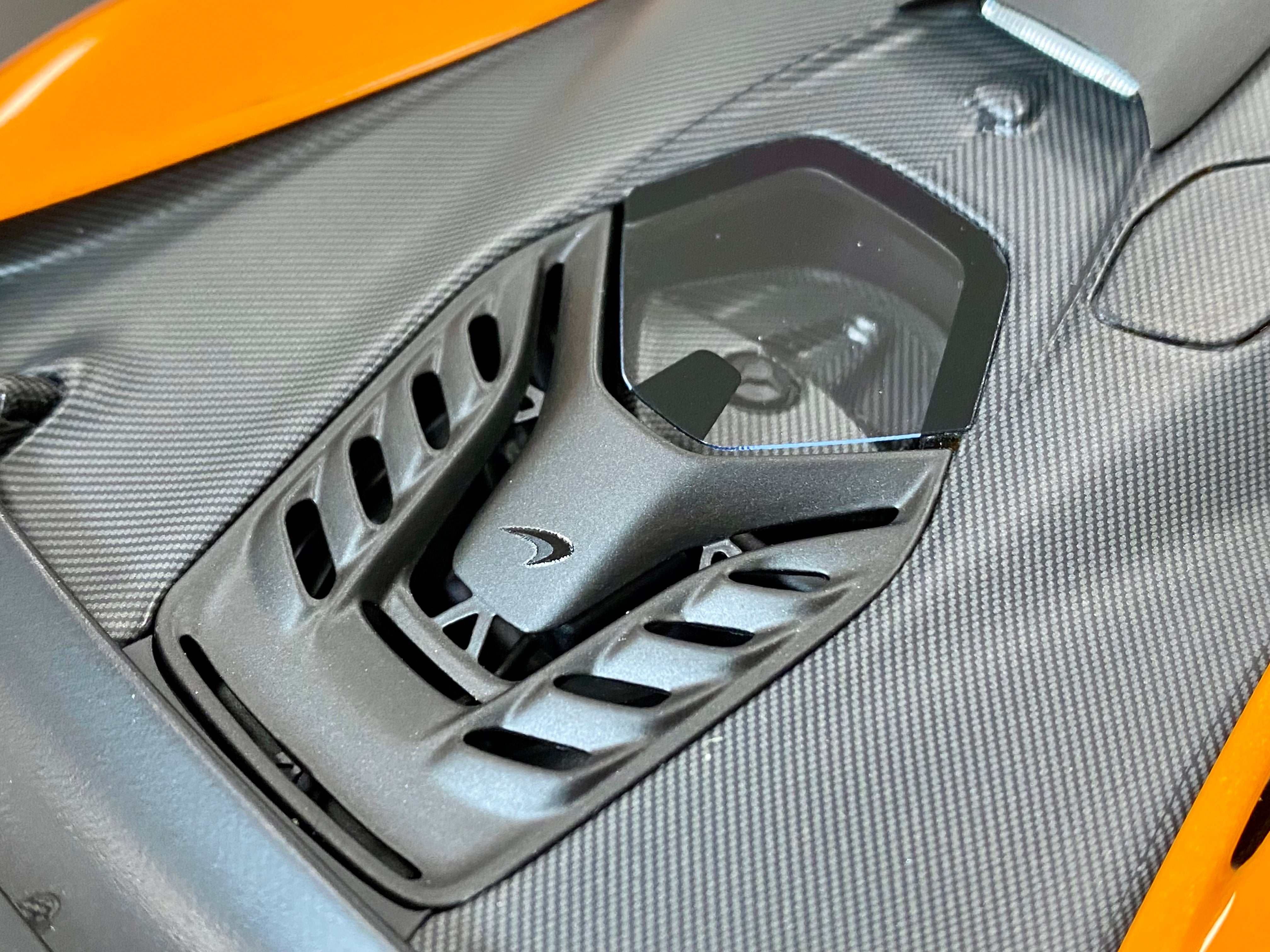 Amalgam 1:18 scale McLaren W1