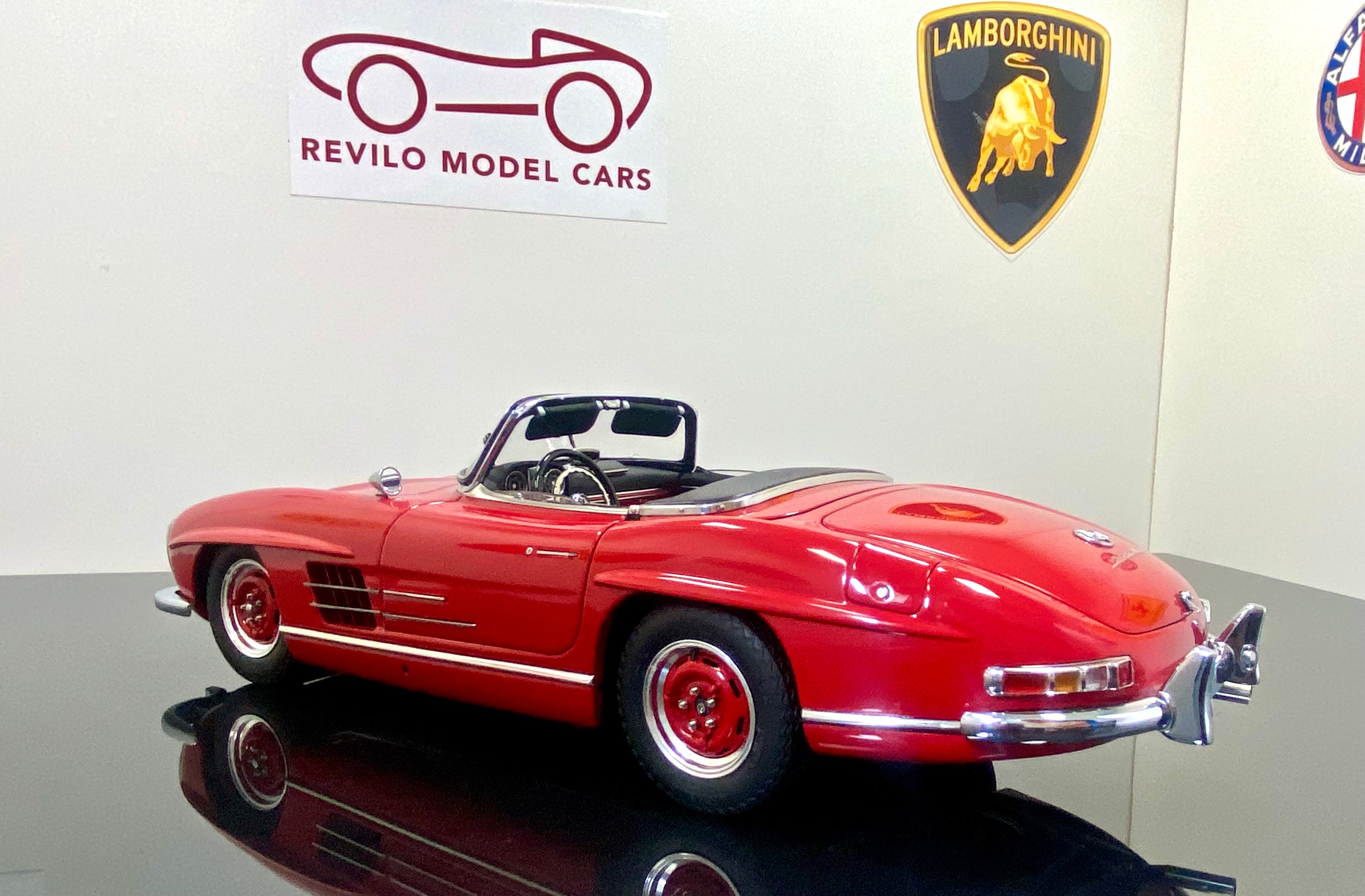 CMC 1:18 Mercedes 300 SL Roadster open top M282