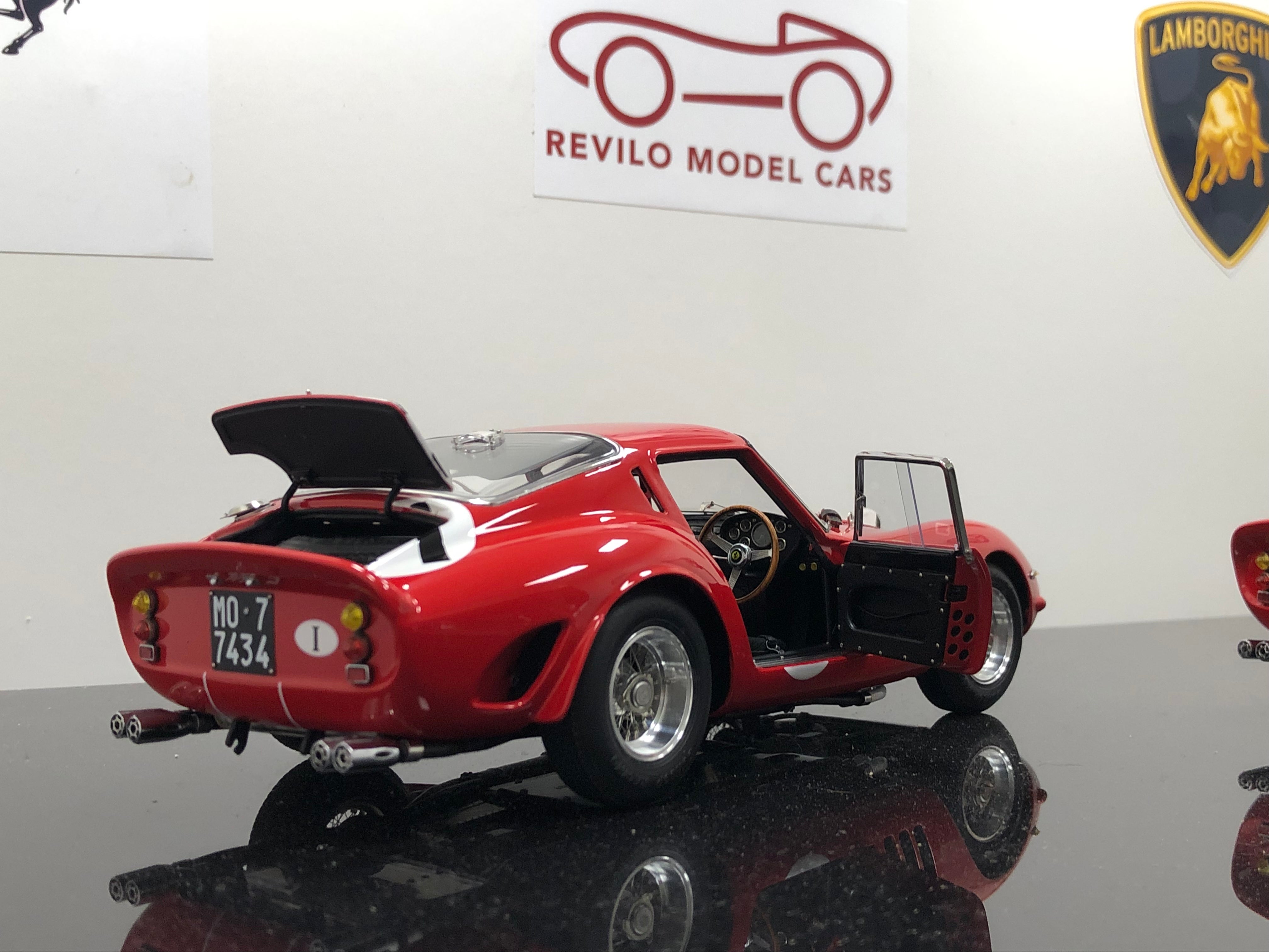CMC 1:18 scale 1962 Ferrari 250 GTO M249 #11 John Surtees with signed plaque