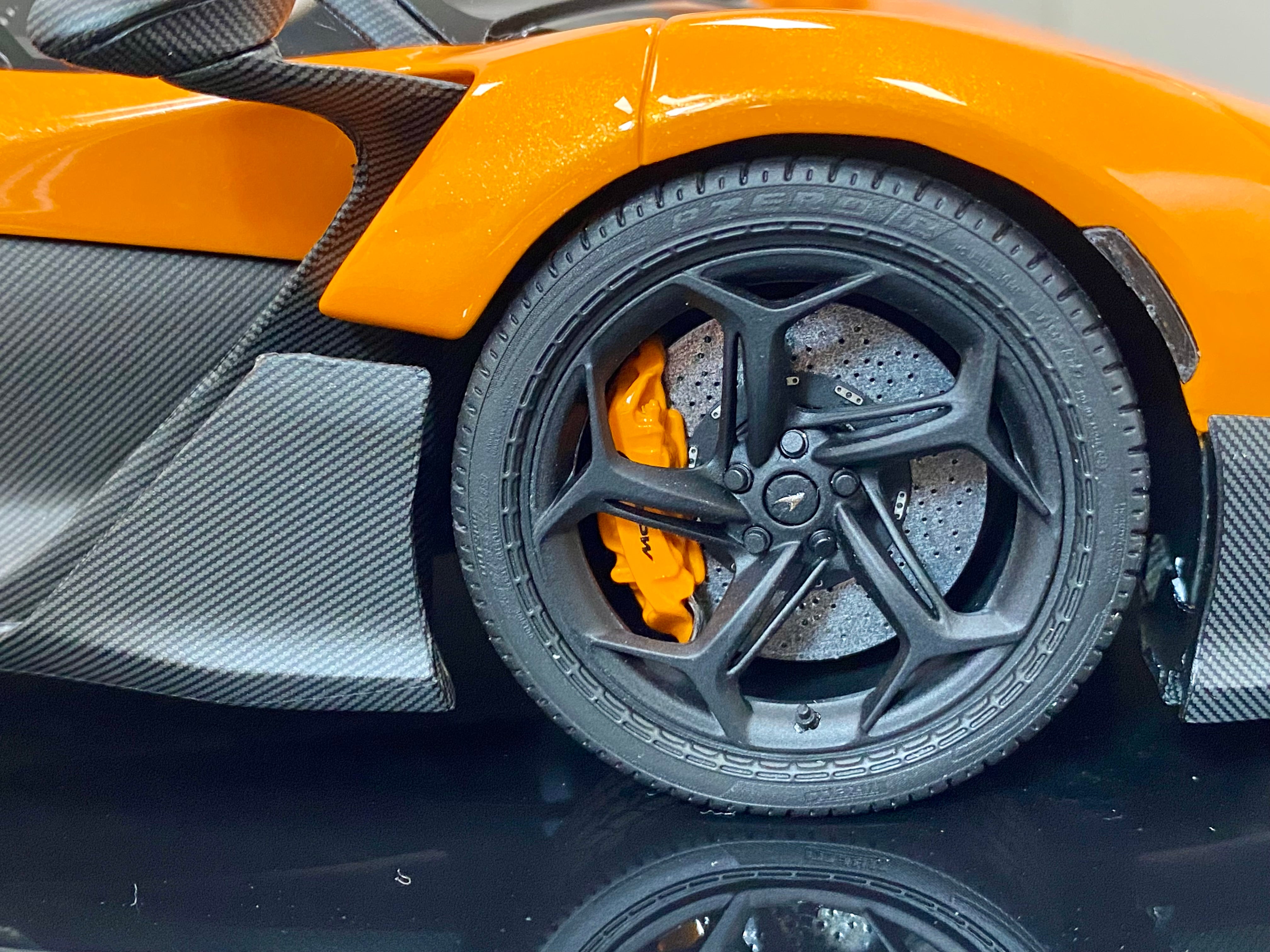 Amalgam 1:18 scale McLaren W1
